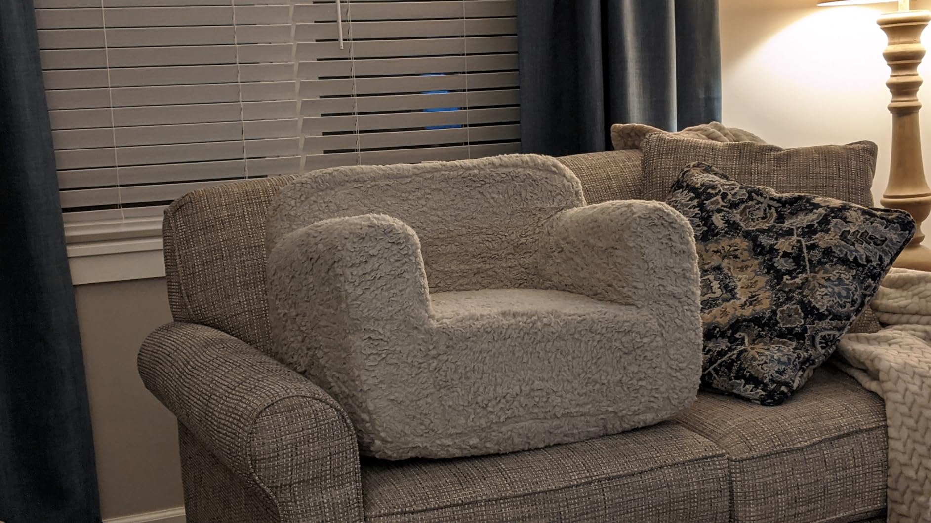 MOMCAYWEX Kids Snuggly-Soft Sherpa Chair, Comfy Sofa Chair, Light Grey customer photo 2
