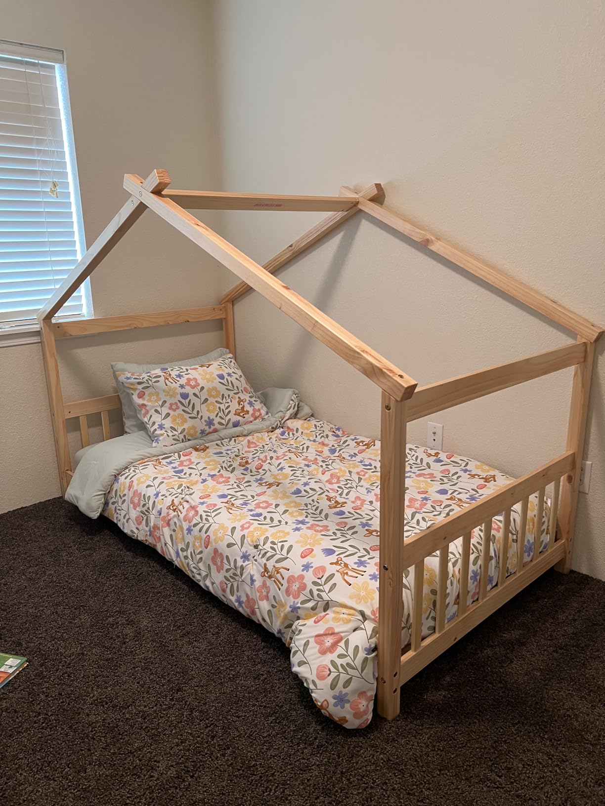 GIANTEX House Bed Twin, Solid Wood Kids House Bed with Roof, Headboard and Footboard, Low Floor Twin Bed Frame for Toddlers Teens Girls Boys, No Box Spring Needed, White customer photo 2