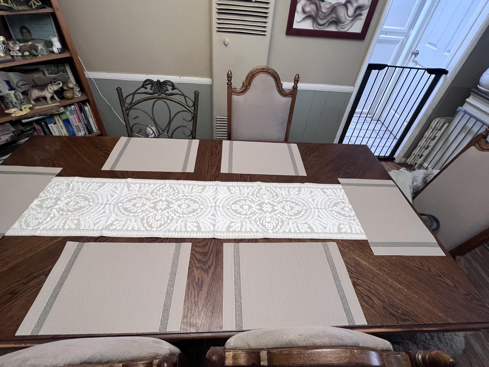 Aofmee Table Runner and Placemats Set of 6 Washable, Heat Resistant Place Mats with Table Runner, Woven Vinyl Table Placemats, Stain Resistant Kitchen Table Mats Sets, Easy to Clean, Gold, Set of 7 customer photo 1