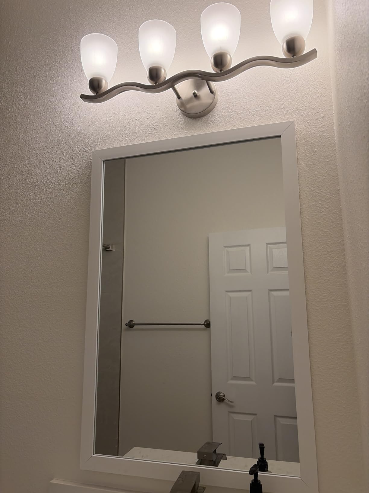 Ruomeng Wall Mirror Rectangle Decorative Mirror 12x16 Inch, White customer photo 1