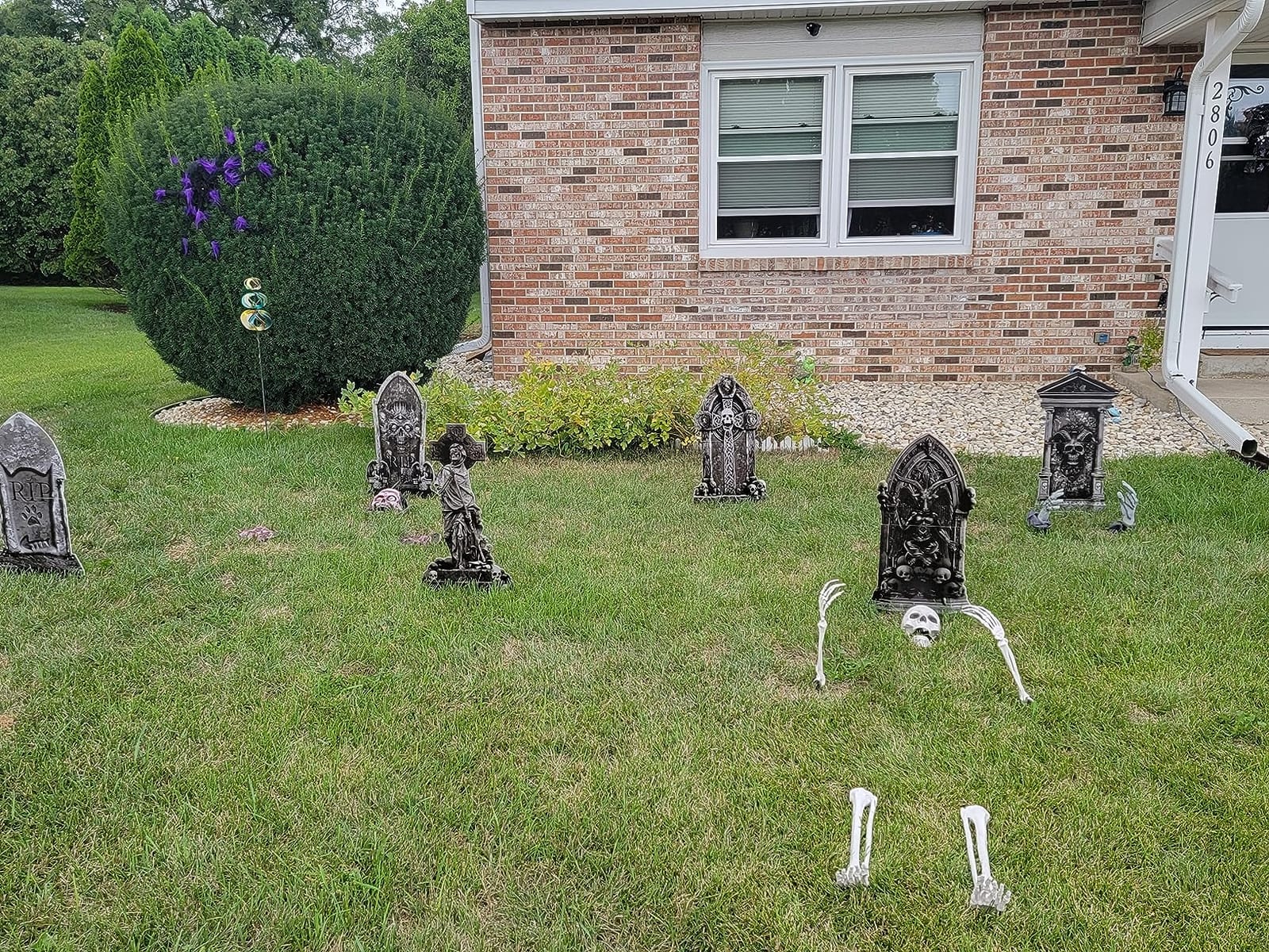 26 Inch Halloween Graveyard Tombstones Yard Stakes Signs Large 6 Styles Outdoor Headstones for Cemetery Halloween RIP Graveyard Tombstones Outdoor Props Yard Decorations with Metal Stakes customer photo 1