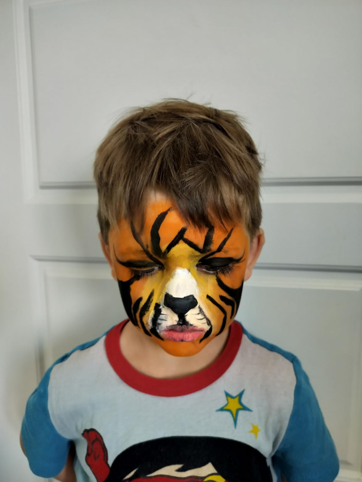 Zenovika Face Painting Kit for Kids - 28 Colors with 5 Metallics & 3 Blacklight Neons, 60 Reusable Stencils & 39-Design Book, Water Activated Face Paint, Washes Off with Soap & Water, Halloween customer photo 1