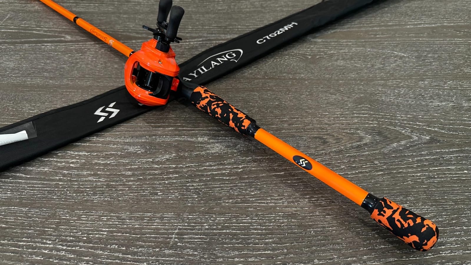 Sougayilang Baitcaster Combo, IM7 Graphite 2Pc Blank Rods,M/MH Power,EVA Handle & Stainless Steel Guides，7.1:1 Gear Ratio, 18LB Drag for Bass, Walleye, Pike customer photo 2