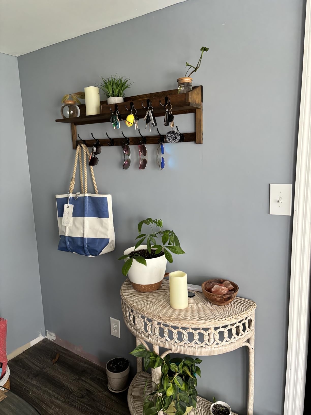 AMBIRD Wall Hooks with Shelf, 26.57 Inch Entryway Wood Coat Hooks for Wall with Shelf, Coat Rack Wall Mount with 5 Dual Hooks 3 Key Hooks Mail Organizer and Key Rack Holder (Brown) customer photo 2