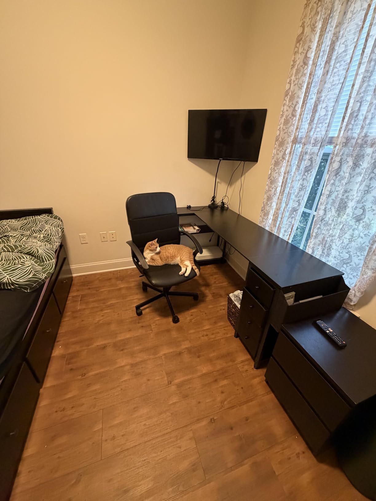 Lufeiya White L Shaped Computer Desk with Drawers & Storage Shelves, 47 Inch Corner Reversible Desk with Power Outlet for Home Office Bedroom, L-Shaped Teen PC Desks with Fabric Drawer, White customer photo 2