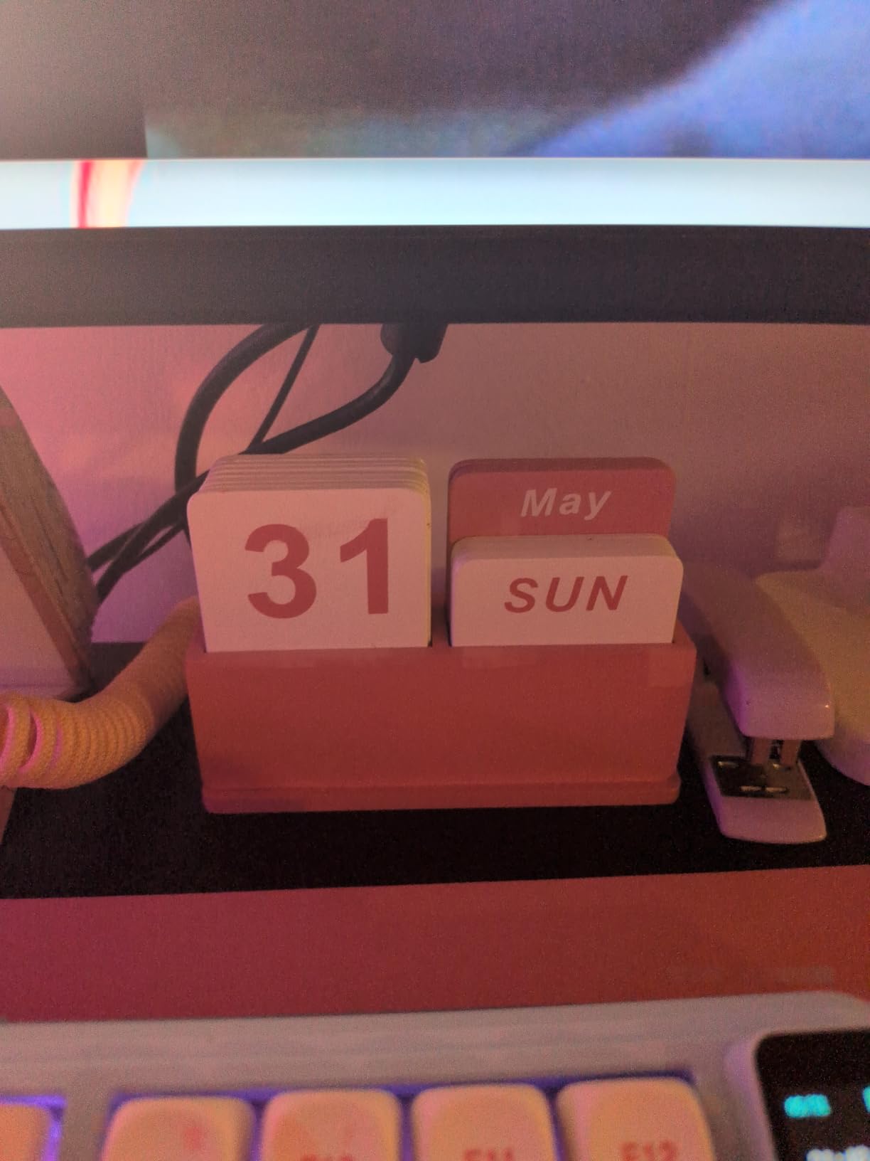 Wooden Block Perpetual Calendar for Desk, Daily Desktop Standing Flip Calendar with Large Display, Modern Farmhouse Aesthetic Desk Accessory for Home Office Decor, Reusable Yearly, Wood Grain customer photo 1