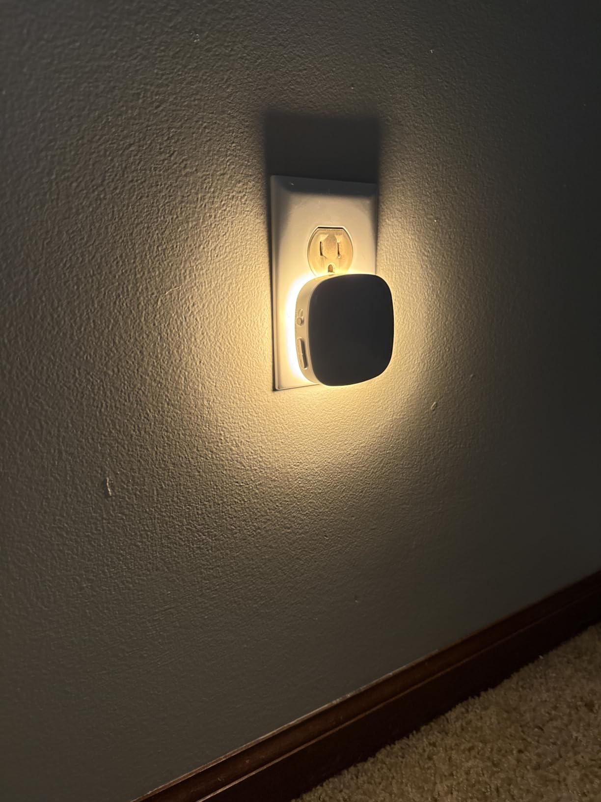 AUVON Plug-in LED Backlit Night Light 4 Packs, Motion & Dusk to Dawn Sensor customer photo 2