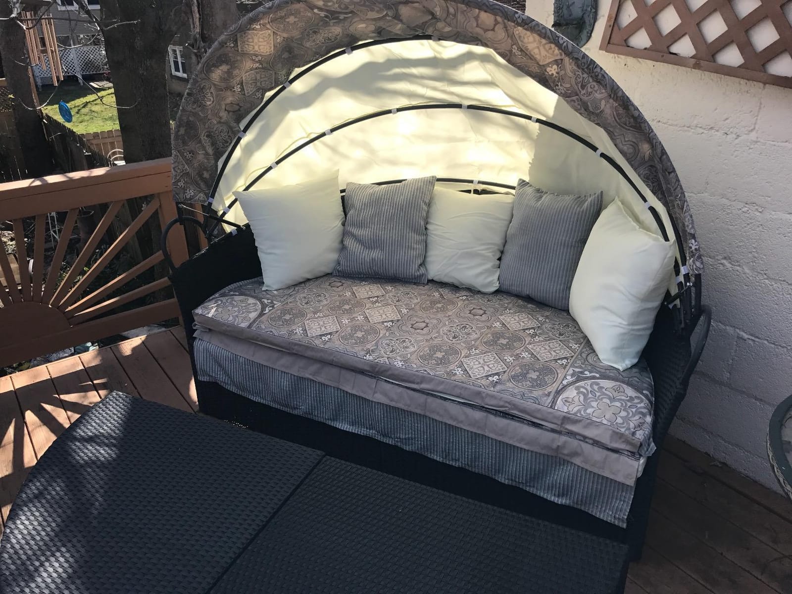 Tangkula Outdoor Patio Round Daybed with Retractable Canopy, Black Rattan Wicker Furniture Sectional Seating with Cushions and Throw Pillows, Seating Separates Cushioned Seats for Backyard (Black) customer photo 1
