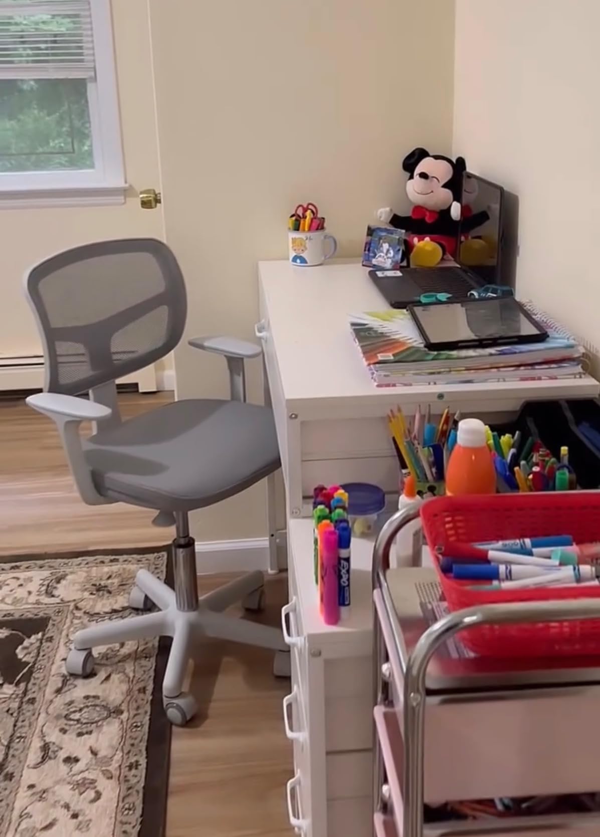 HONEY JOY Kids Desk Chair, Height Adjustable Children Study Chair, Swivel Mesh Task Student Chair, Universal Casters, Child Computer Desk Chair for Boys Girls Age 3-10 (Gray) customer photo 1