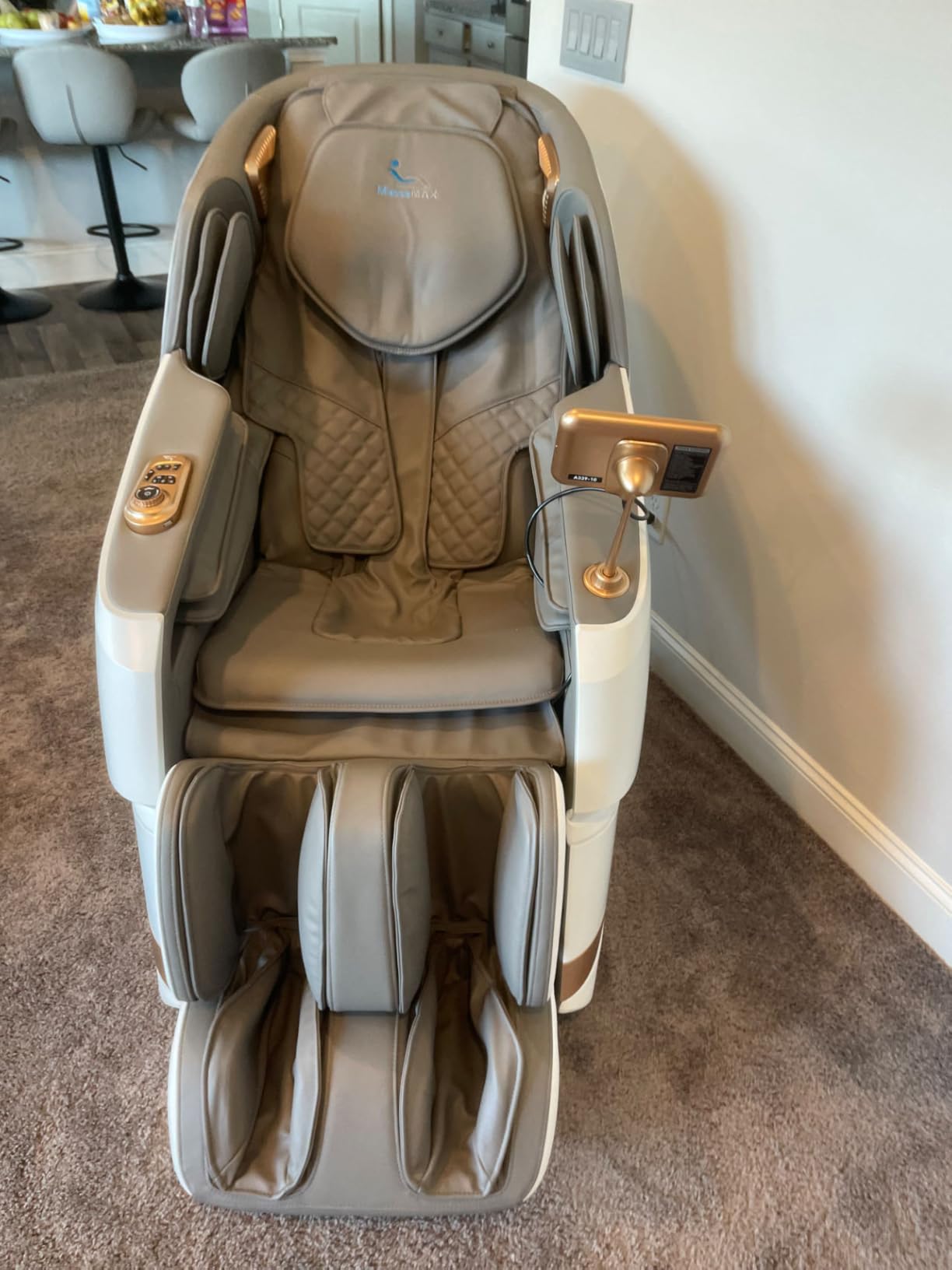 MassaMAX MT339 4D Massage Chair Full Body Recliner, OTA Update, Deep Black customer photo 2