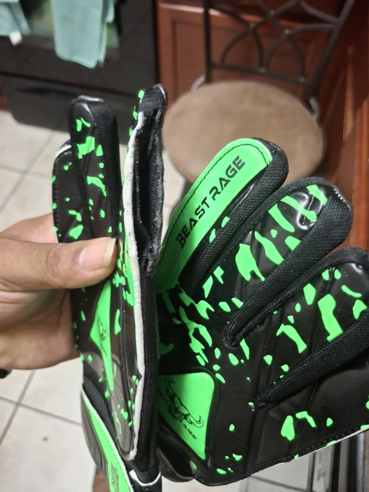 BEAST RAGE Goalkeeper Gloves for Kids Support Grip Youth Football Glove Kid Junior Soccer Glove for Kid 6-15 Men Adult Boys Football Gloves customer photo 2
