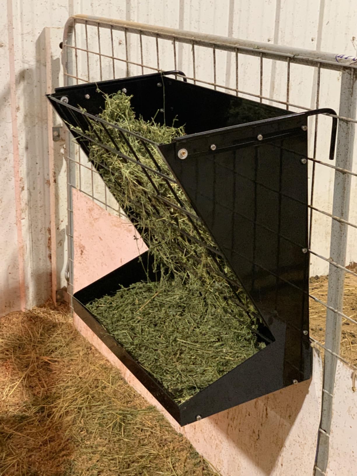 Wall Mount Hay Rack, Metal 2 in 1 Hay and Grain Feeder customer photo 2