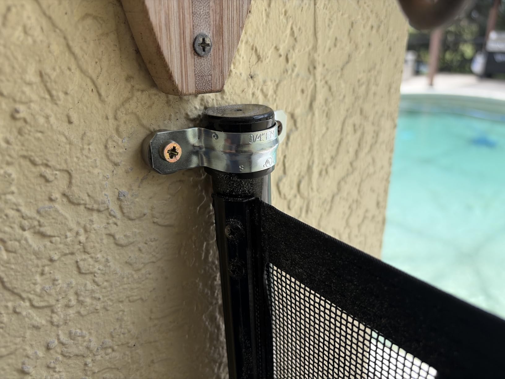 VEVOR Pool Fence, 4 x 108 FT Pool Fences for Inground Pools, Removable Safety Pool Fencing, Easy DIY Installation Swimming Pool Fence, 340gms Teslin PVC Pool Fence Mesh Protects Kids and Pets customer photo 2