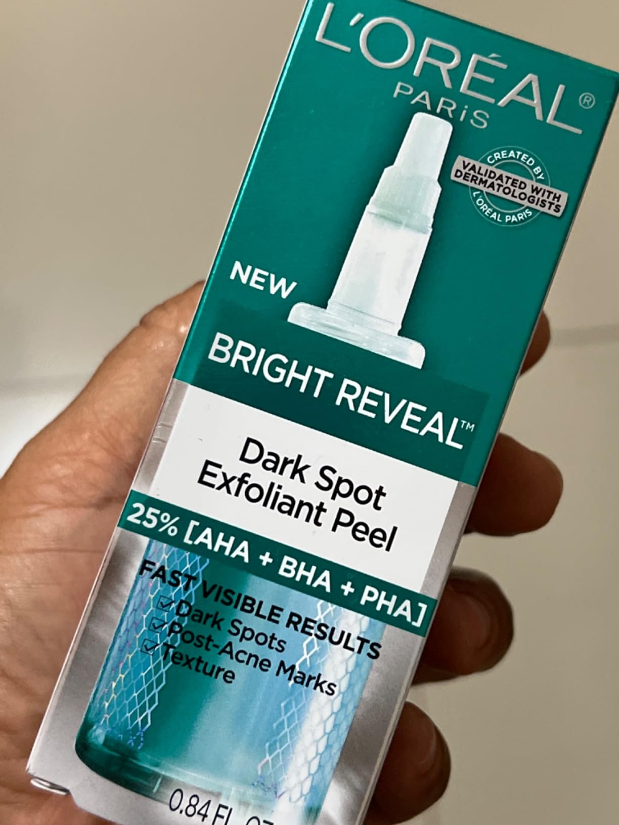 L'Oreal Paris Bright Reveal Dark Spot Exfoliant Peel, 25% AHA BHA PHA Face Exfoliator Solution, Gentle Skincare to Visibly Reduce Dark Spots and Renew Skin Texture, Includes SPF Lotion Sample customer photo 2