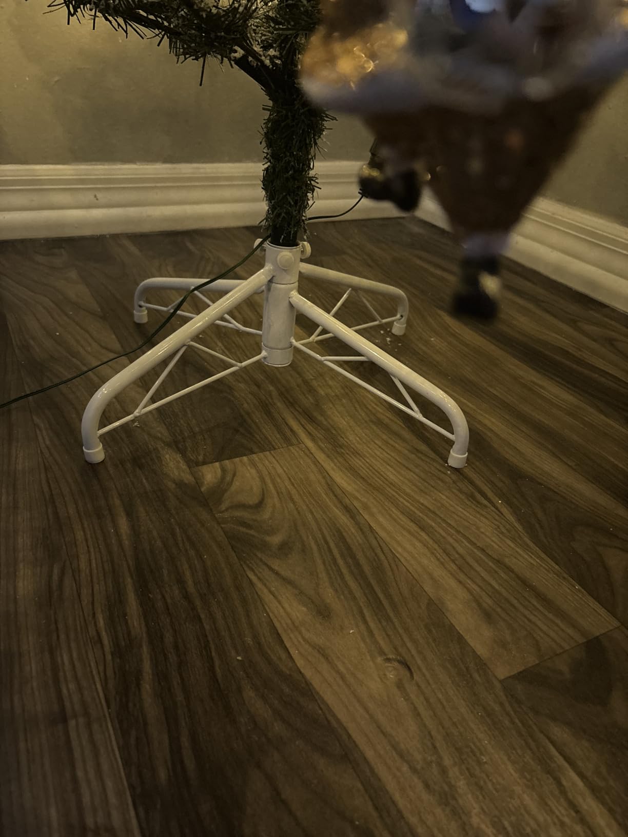 CCINEE Metal Christmas Tree Stand, Universal Folding Xmas Tree Stand 11.8 Inch Replacement Tree Stand Base for 2 Ft to 5 Ft Christmas Artificial Trees Fake Tree,Green customer photo 1
