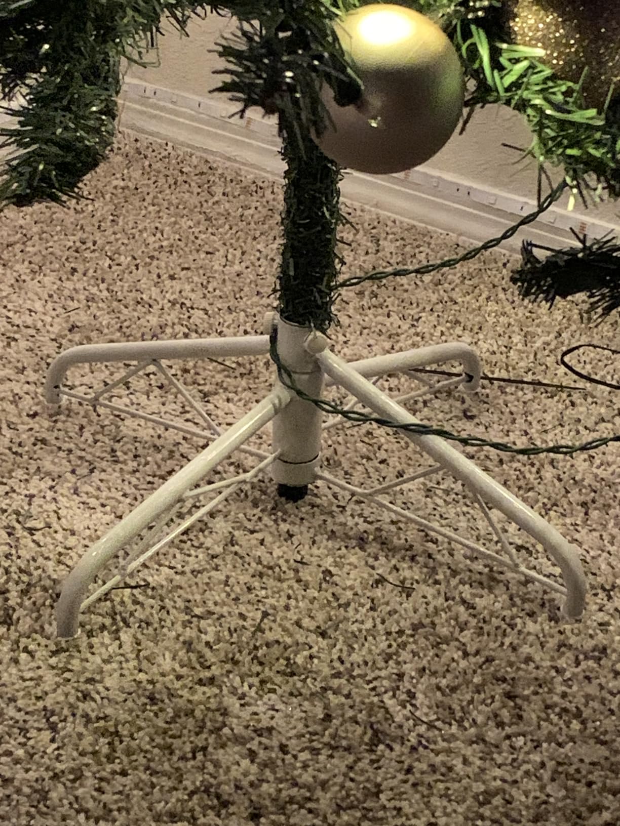 CCINEE Metal Christmas Tree Stand, Universal Folding Xmas Tree Stand 11.8 Inch Replacement Tree Stand Base for 2 Ft to 5 Ft Christmas Artificial Trees Fake Tree,Green customer photo 2