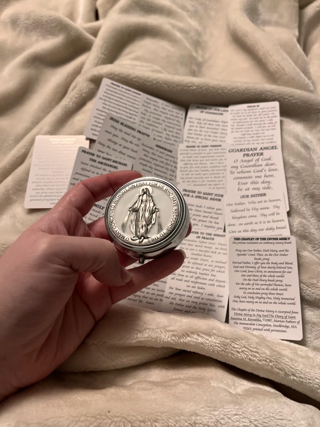 Rosary for Women with Case and 18pcs Prayer Cards, First Communion Gifts for Girls, Glass Pearl Beads and Virgin Mary Medal, Catholic Gifts customer photo 1