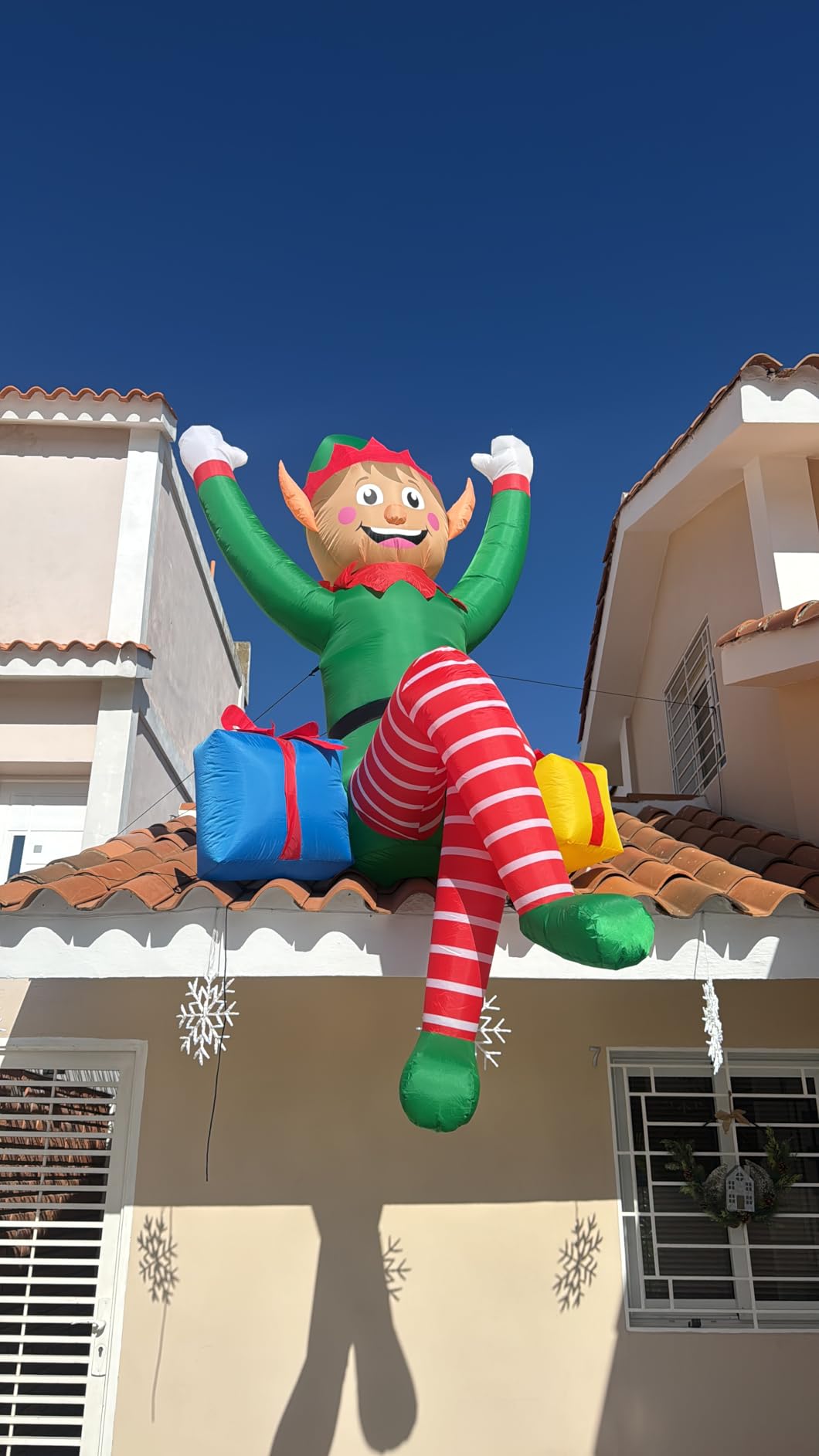 8 FT Christmas Inflatable Outdoor Decorations, Sitting Elf Holding Gift Bag Blow Up Christmas Decorations with Built-in LED Lights for Holiday Party Lawn Garden Yard Outdoor Xmas Decorations customer photo 1
