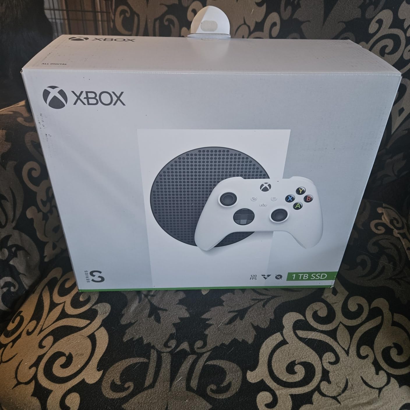Xbox Series S - All Digital Gaming Console - 1TB SSD - Includes Wireless Controller - 120FPS - Robot White customer photo 1