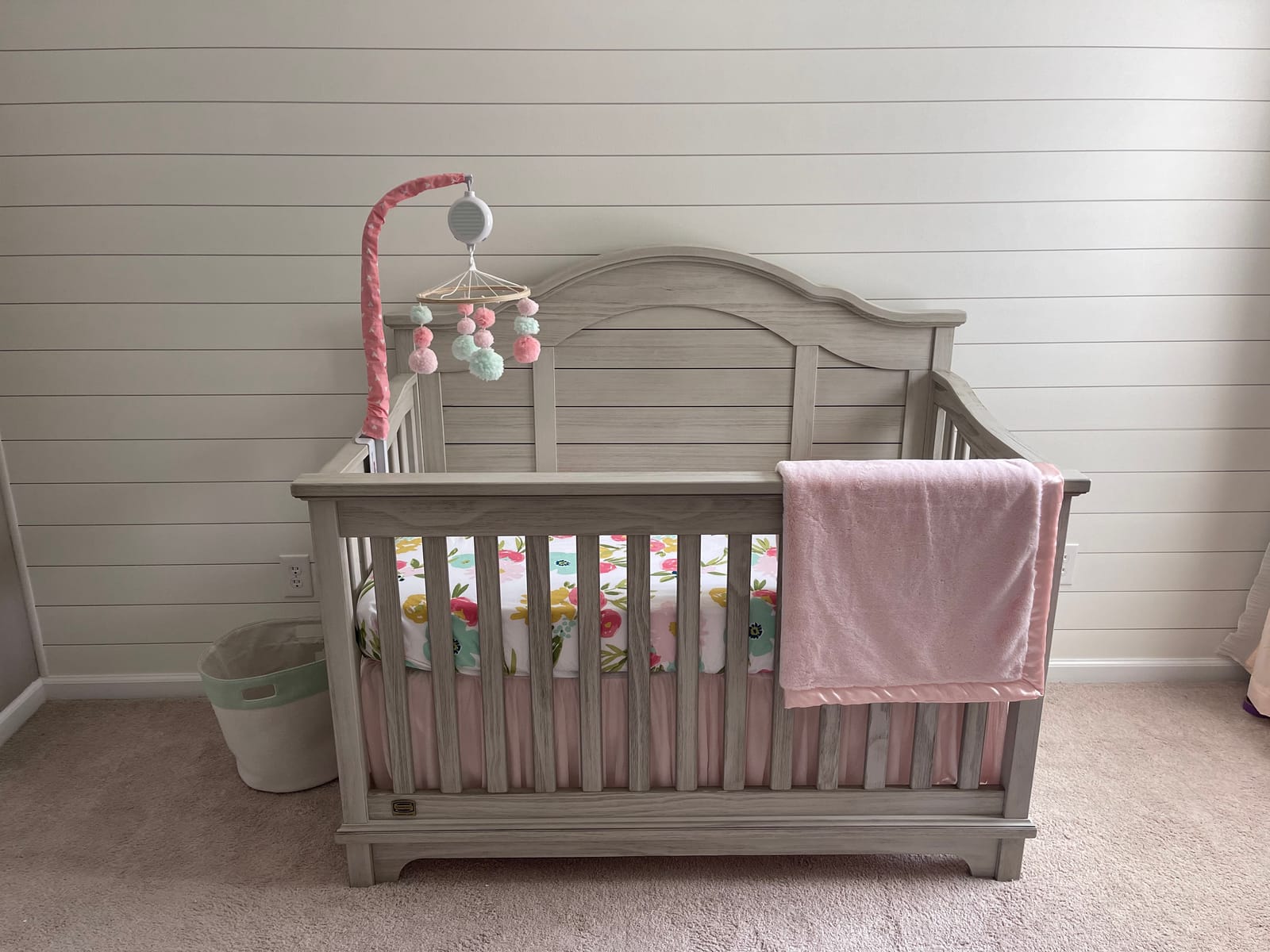 Delta Children Simmons Kids Asher 6-in-1 Convertible Crib with Toddler Rail, Aged Oak customer photo 1