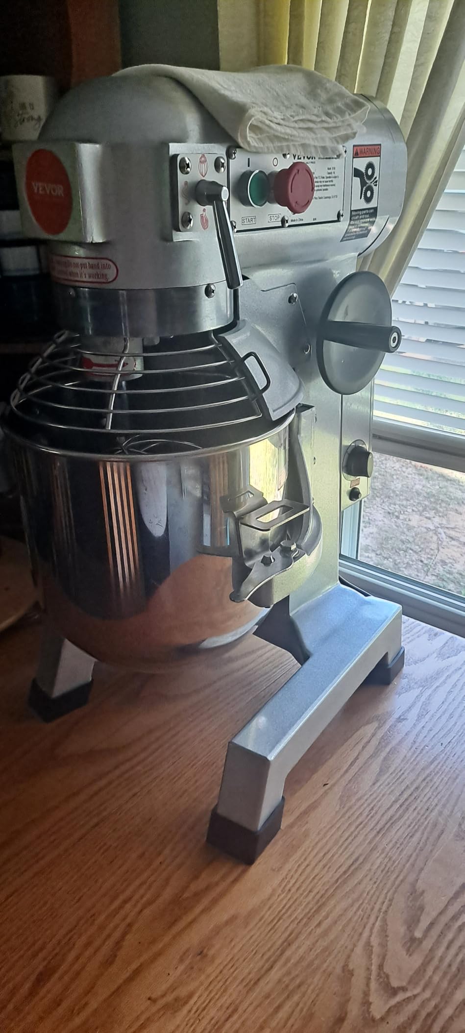 VEVOR Commercial Food Mixer, 20Qt Commercial Mixer with Timing Function, 750W Stainless Steel Bowl Heavy Duty Electric Food Mixer Commercial with 3 Speeds Adjustable 108/199/382 RPM, Dough Hook Whisk customer photo 2