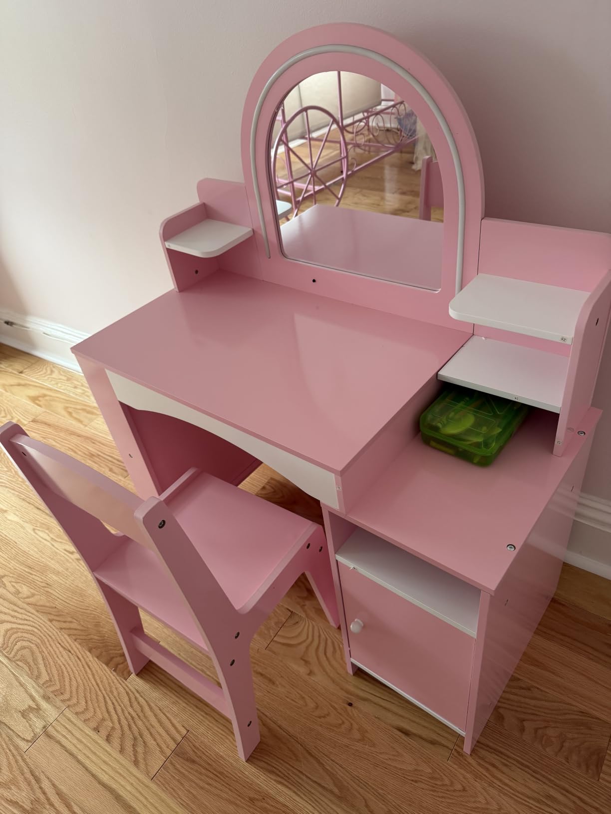 MU Kids Vanity with Lights, Girls Vanity Table and Chair Set with Lighted Mirror, Storage Cabinet, Bookshelf & Shelves, Toddler Makeup Vanity Set for Little Girls, Pink customer photo 2