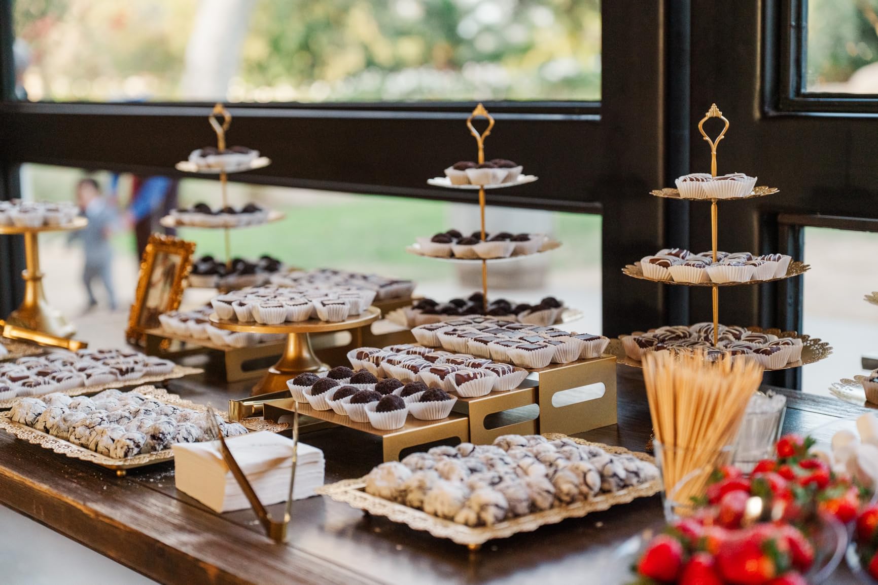 Audab Metal Gold Dessert Table Display Set Including Cake Stands, Cupcake Tower Stand, Dessert Tray, Risers Stands, Cake Cutting Set and Serving Tongs for Wedding, Birthday Party Decor customer photo 1