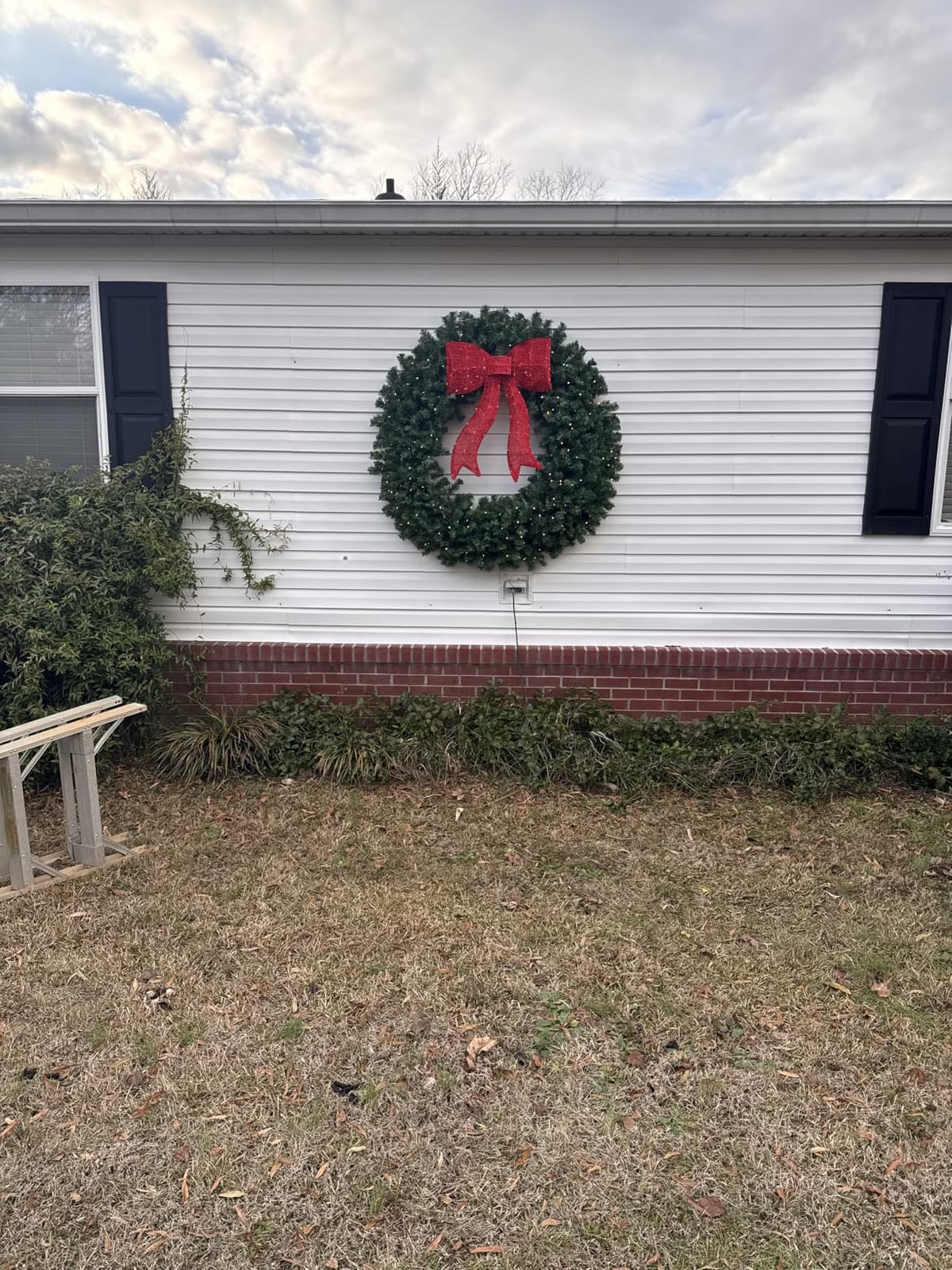 Best Choice Products 36in Large Artificial Pre-Lit Fir Christmas Wreath Holiday Accent Decoration for Door, Mantel w/Red Lighted Bow, 150 LED Lights, 300 PVC Tips, Power Plug-in customer photo 1