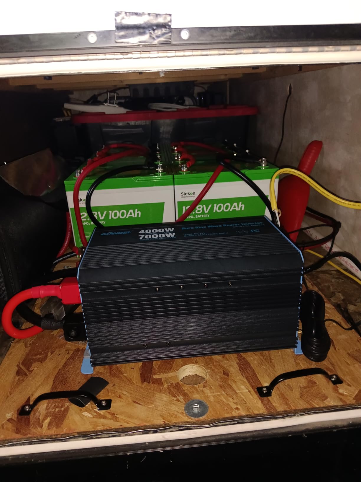GIANDEL 2000 Watt Pure Sine Wave Power Inverter 12V DC to 120V AC,4100W Max,GFCI Outlets,USB-C36W,Dual Remote,for RVs,Campers,Off Grid Solar Setup customer photo 1