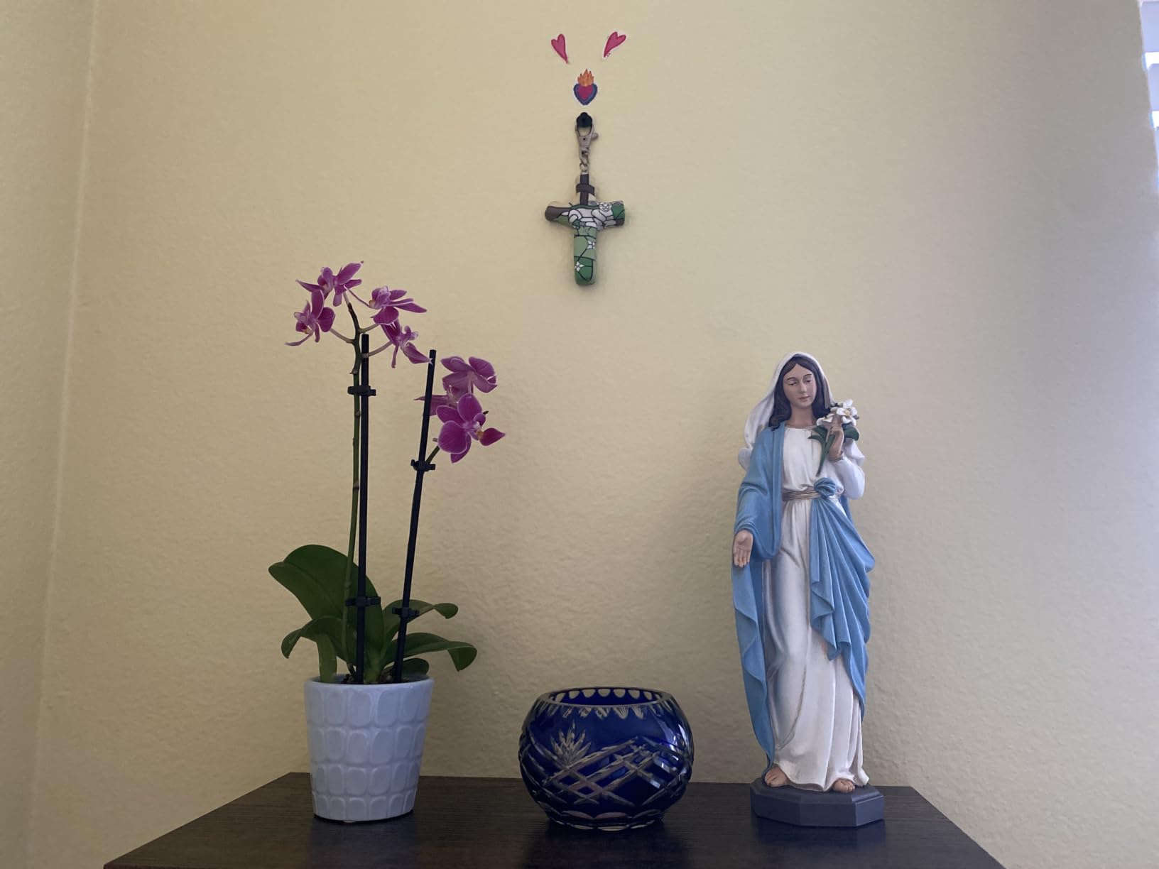 Grace4Joy Blessed Mother Mary Statue - 10 Inch Madonna Virgin Mary Statue Elegant Home Decor, Hand Painted Saint Mary Holding Lilies Figurines Renaissance Collection customer photo 2