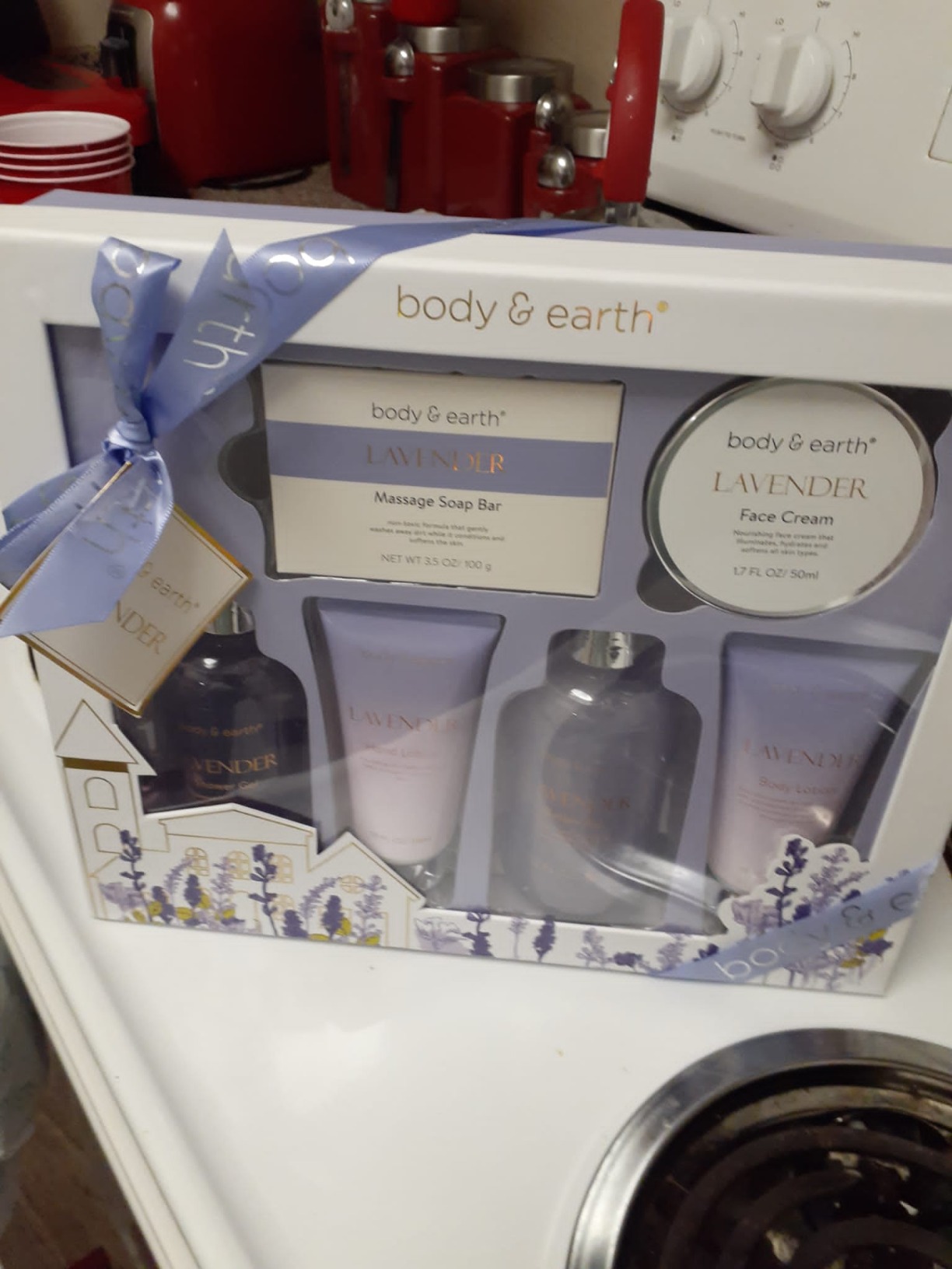 BODY & EARTH Spa Gift Set for Women - Luxurious 5 Pcs Bath and Body Box, Rose Scent, Includes Body Wash, Body Butter, Body Lotion and More, Birthday Christmas Gifts for Mom Self Care Kit for Her customer photo 2