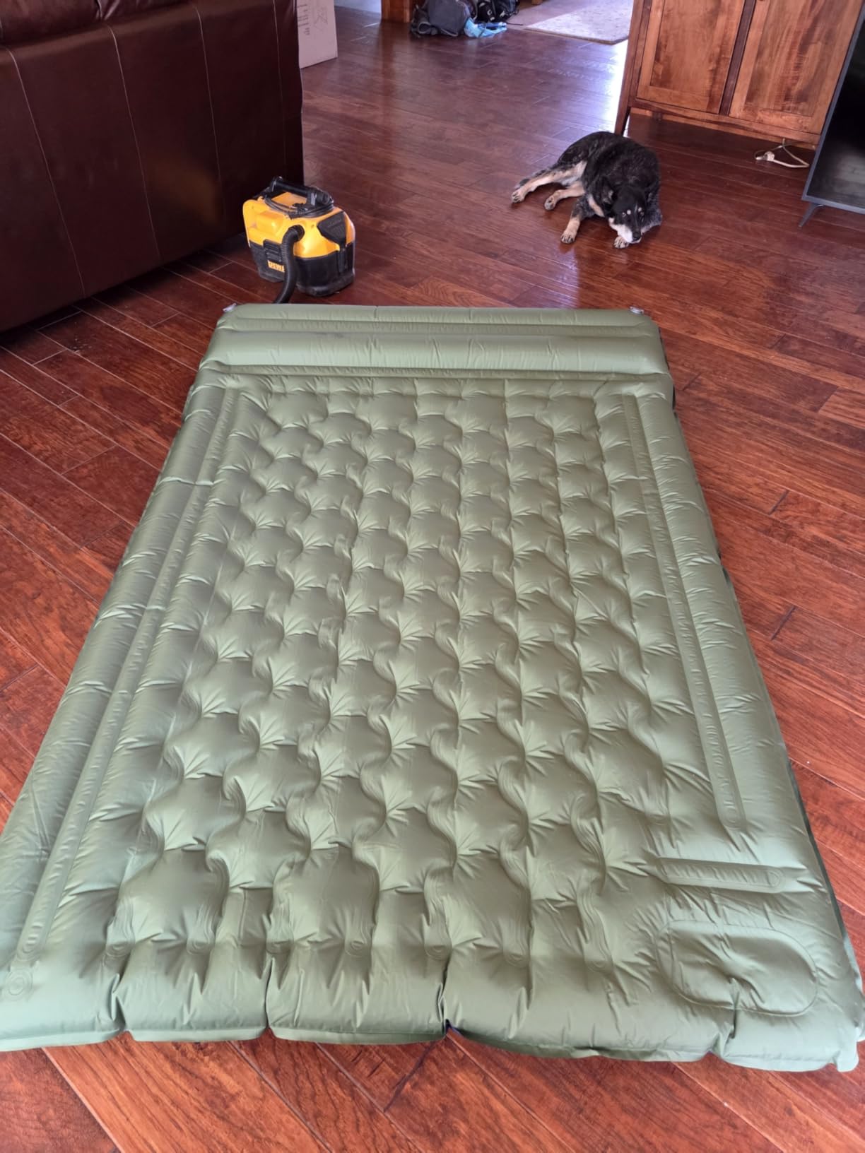 Double Sleeping Pad for Camping, Extra Thick 5 Inch Self-Inflating 2 Person Camping Mattress,with Built-In Foot Pump, Insulated Inflatable Trampoline Mat for Backpacking, Hiking, Tents & Winter customer photo 1