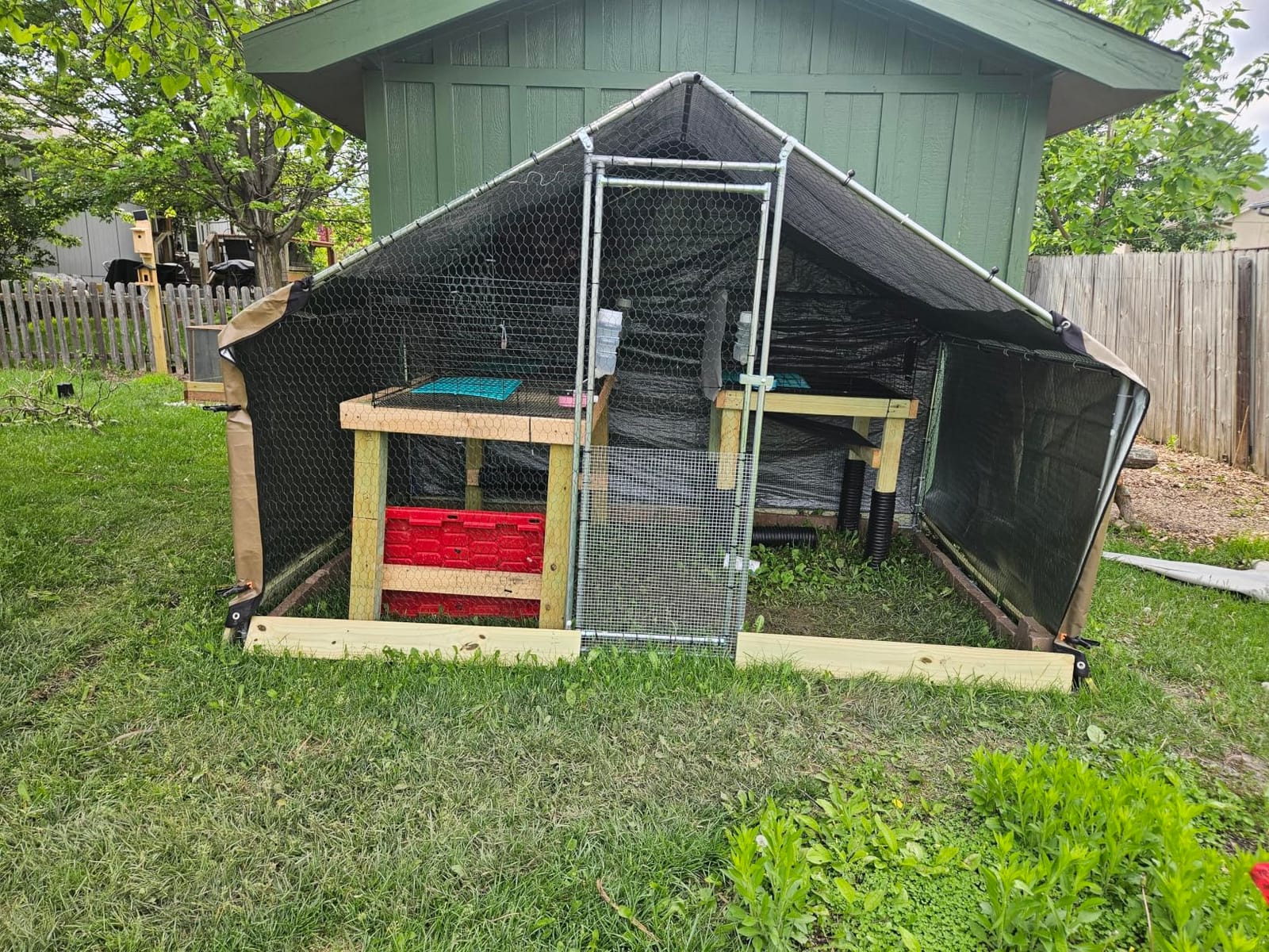VEVOR Large Metal Chicken Coop with Run, Walkin Chicken Coop for Yard with Waterproof Cover, 6.5 x 9.8 x 6.5 ft, Spire Roof Large Poultry Cage for Hen House, Duck Coop and Rabbit Run customer photo 1