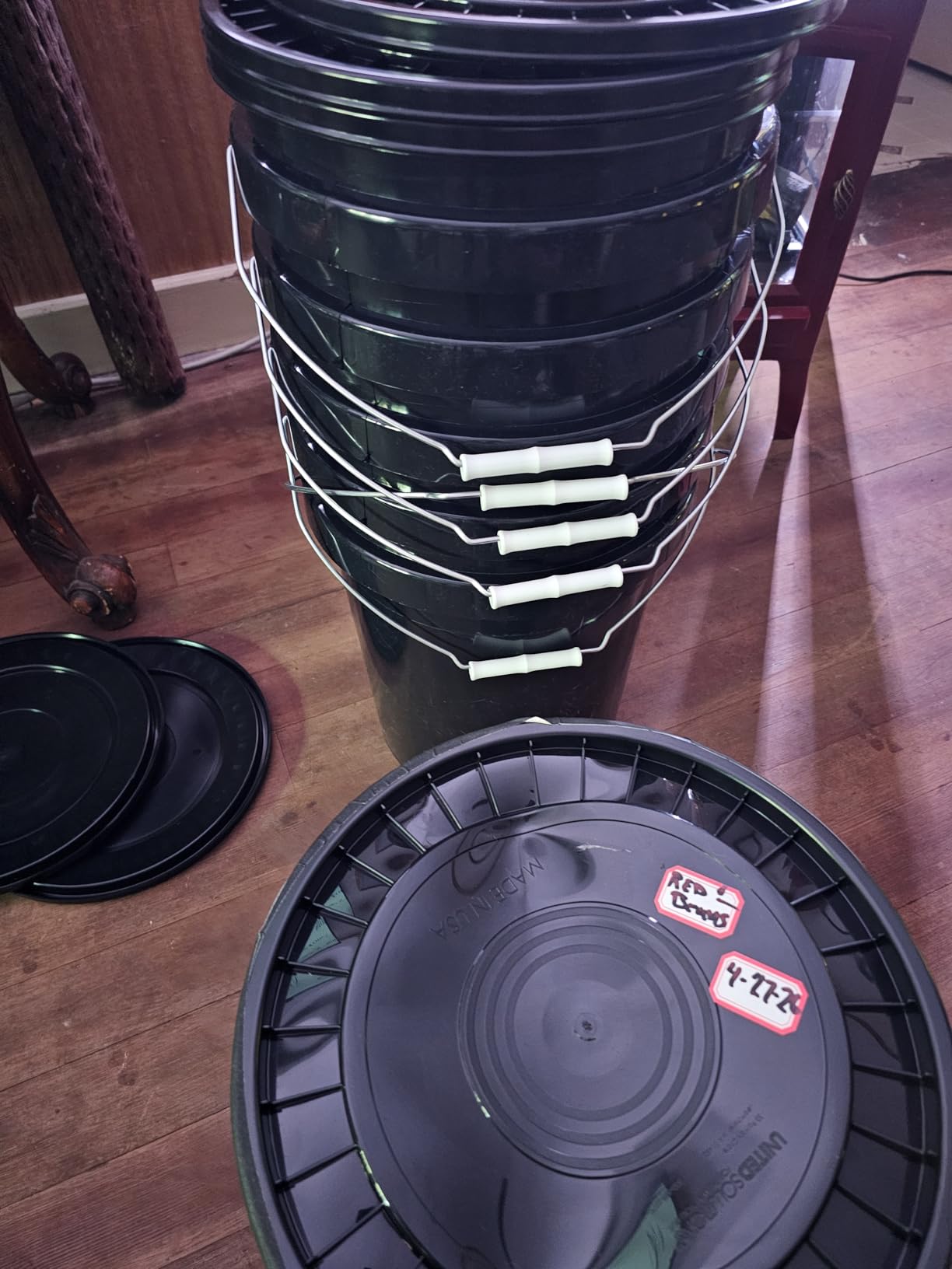 United Solutions 5-Gallon Heavy-Duty Buckets with Snap-On Lids, 6-Pack – BPA-Free, Food-Grade Plastic, Multi-Purpose Storage for Home, DIY, and Job Sites – Black customer photo 2