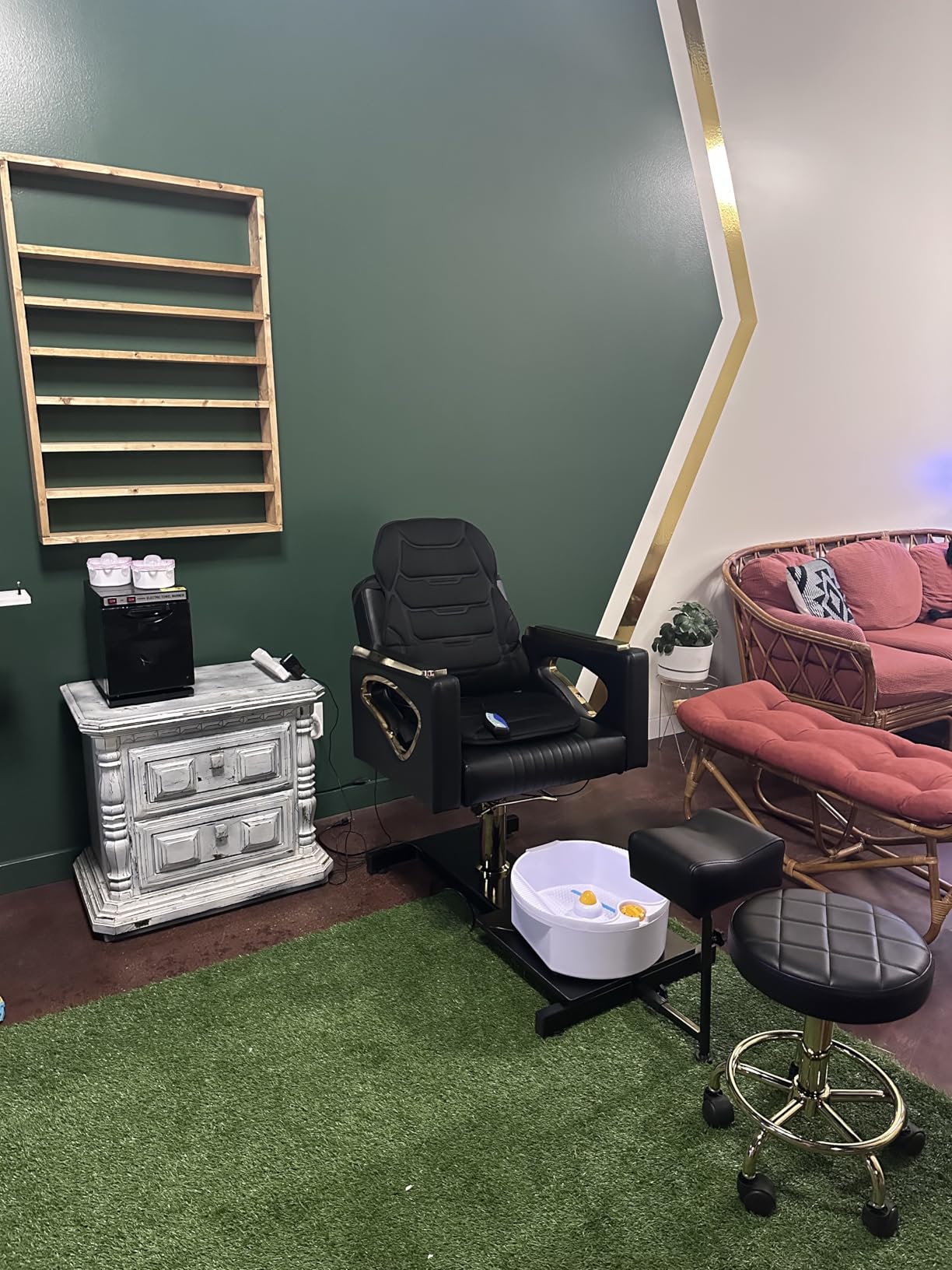 Reclining Spa Pedicure Chair, Pedicure Station No Plumbing for Nail Tech | 360° Swivel,Equipped with Hydraulic Pump,Rolling Pedicure Stool, Adjustable Footrest,Suit for Beauty Spa Salon,Black Gold customer photo 1