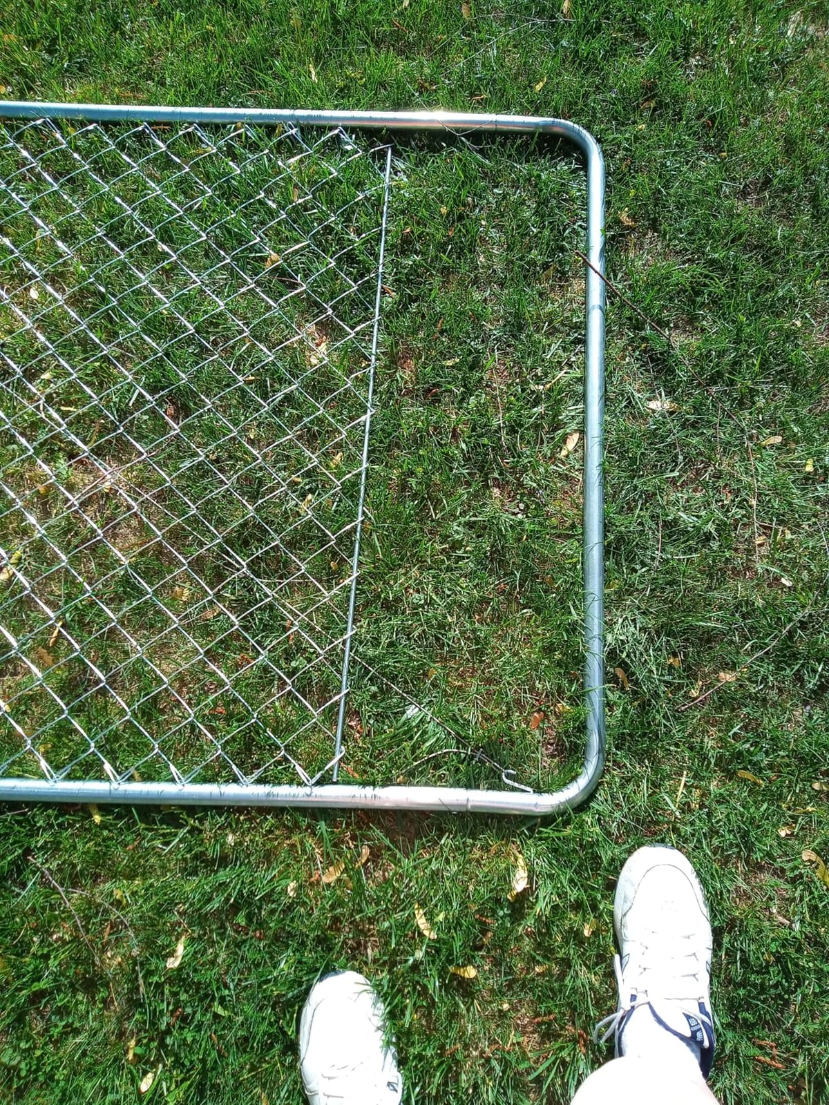 VEVOR Chain Link Fence Gate, 32 x 46 in, Adjustable Chain Link Fence Panel, Fit 2-4 ft (W) x 4 ft (H) Garden Fence Gate Opening, Rust-Resistant Galvanized Fencing Gate for Farm Posts Not Included customer photo 1