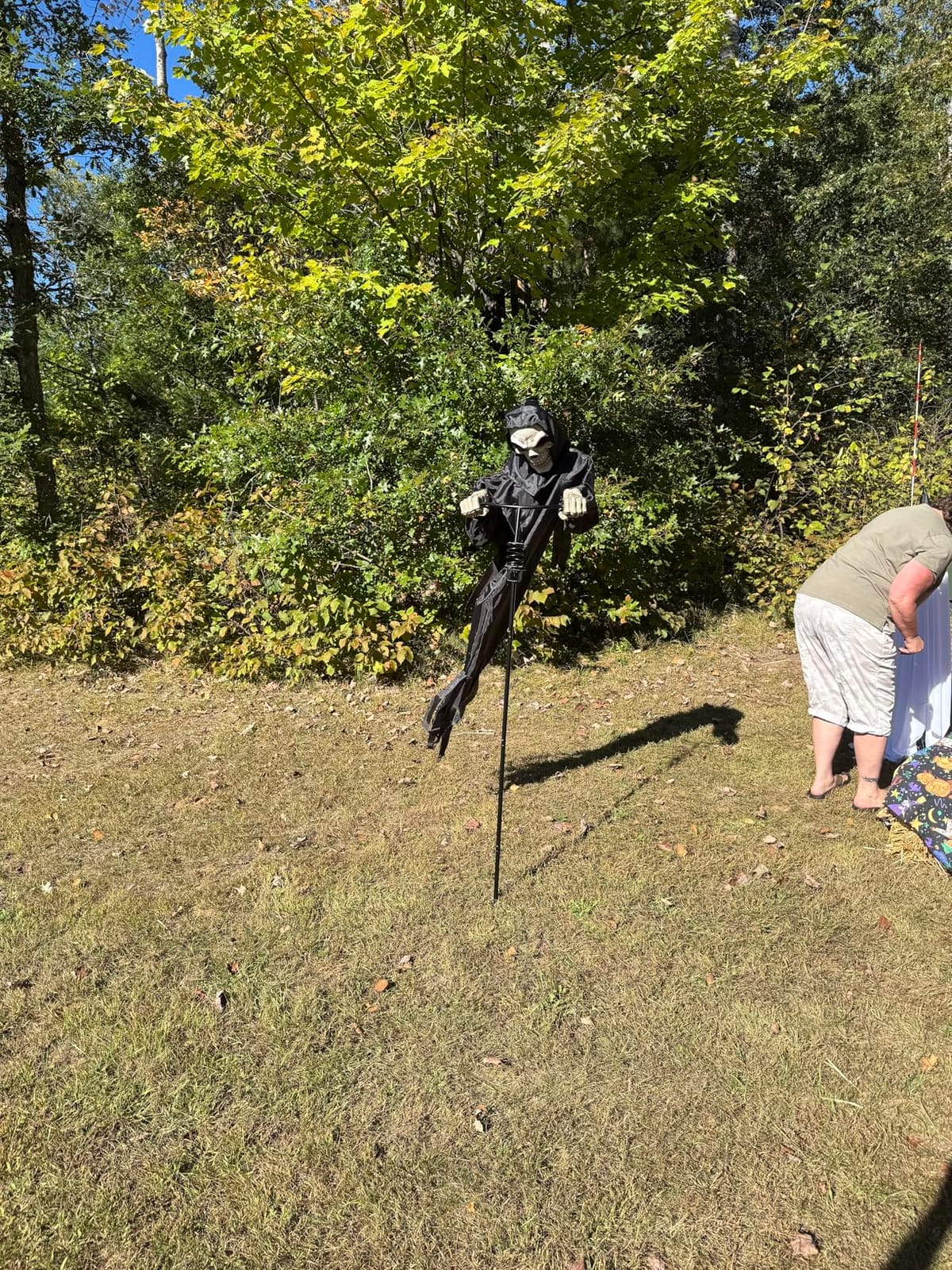 LarpGears Outdoor Halloween Skeleton Decorations, 7.8Ft Flying Rotated Skull Reaper Ghost Scarecrow Decorations for Garden, Porch, Yard customer photo 1