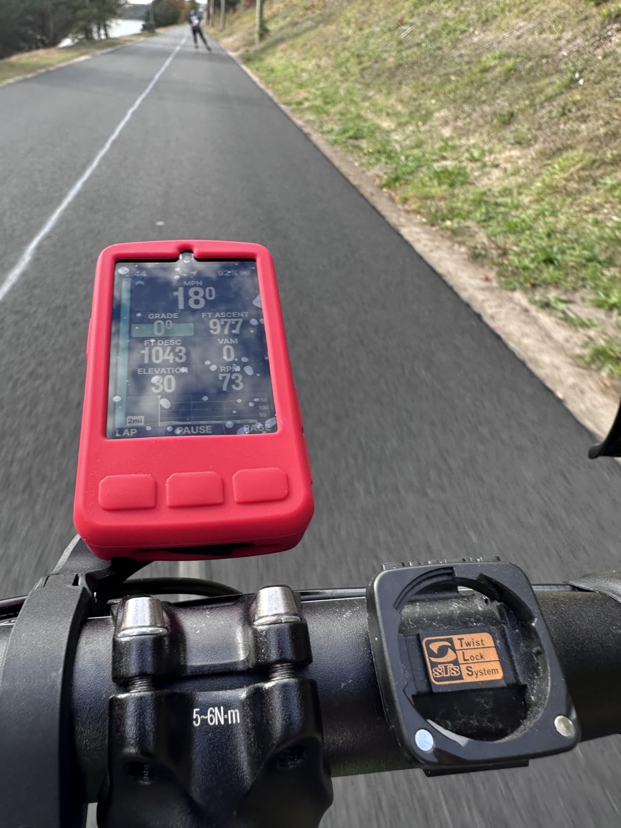 Wahoo ELEMNT ROAM V3 GPS Cycling/Bike Computer,Black customer photo 2
