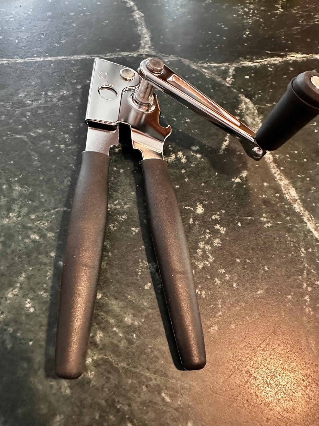 Commercial Heavy Duty Manual Crank Can Opener for Large Cans customer photo 2
