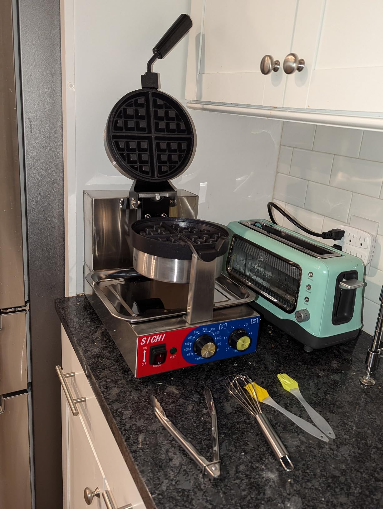 Commercial Belgain Waffle Maker - Rotating Double Waffle Maker w/Non-stick and 1.2 in Thick, Filp Belgian Waffle Machine w/ 122-572℉ Temp Range and Timer, Stainless Steel Waffle Iron, 2400W customer photo 1