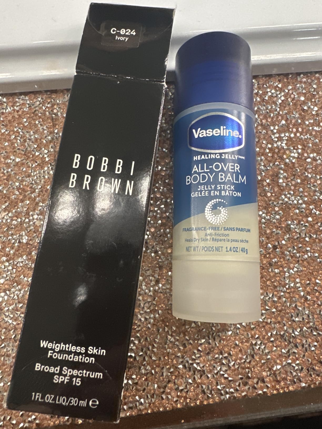 Bobbi Brown Weightless Skin Foundation SPF 15 | Oil-Controlling Liquid Foundation with 24-Hour Hydration | Medium Coverage Natural Matte Finish for All Skin Types customer photo 2