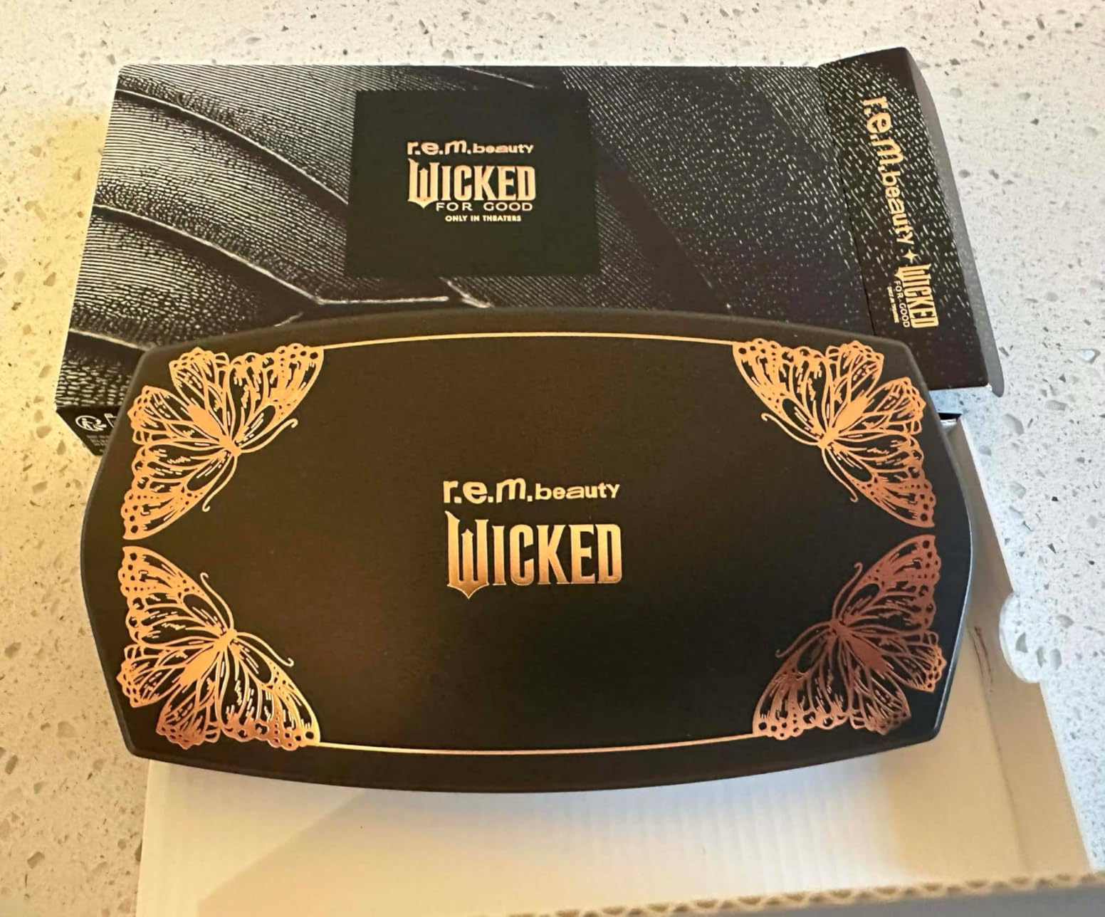 r.e.m. beauty by Ariana Grande Wicked: For Good | Ozian Forest Eyeshadow Palette | Highly Pigmented, Blendable Eye Shadows | Mix of Matte, Duo-Chrome, Shimmer and Glitter Formulas | 12 Shades customer photo 2