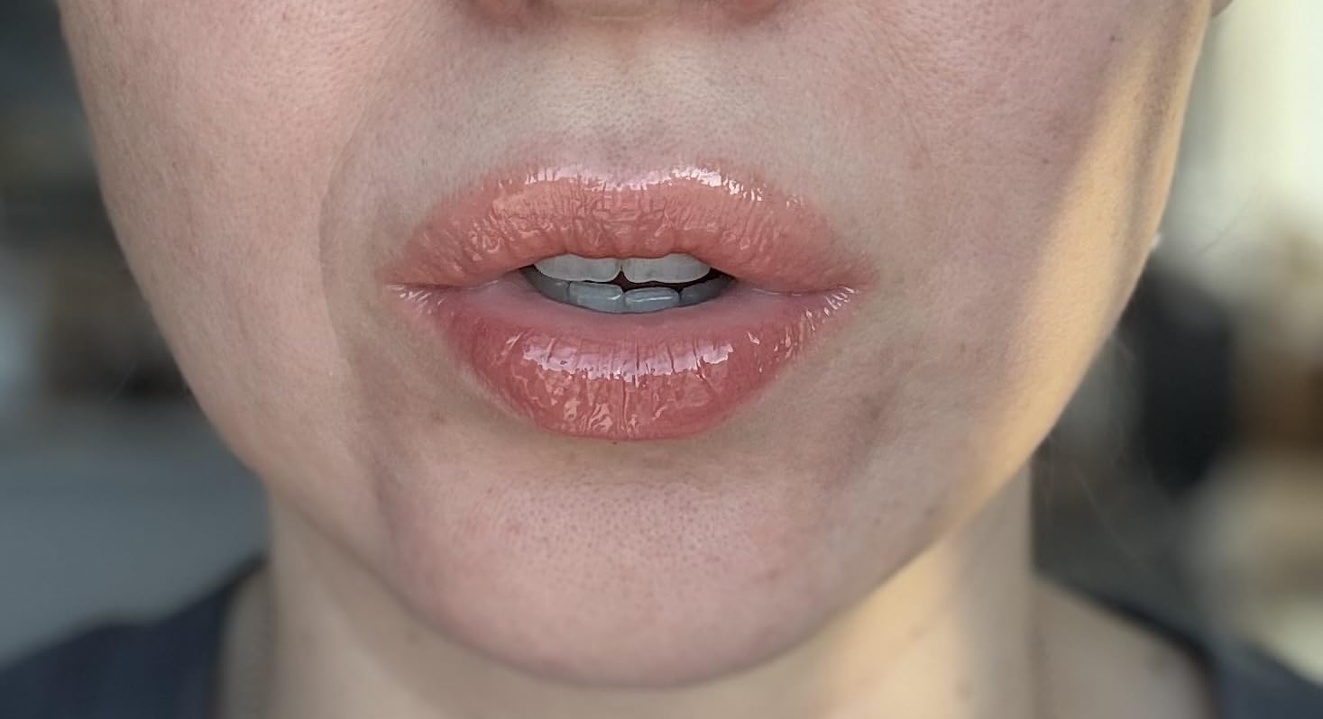 Charlotte Tilbury Big Lip Plumpgasm Lip Gloss - Gift Set Essential - Hydrating Plumper with Hyaluronic Acid & Heat + Ice Technology - Perfect for Pairing with Makeup Favorites customer photo 2