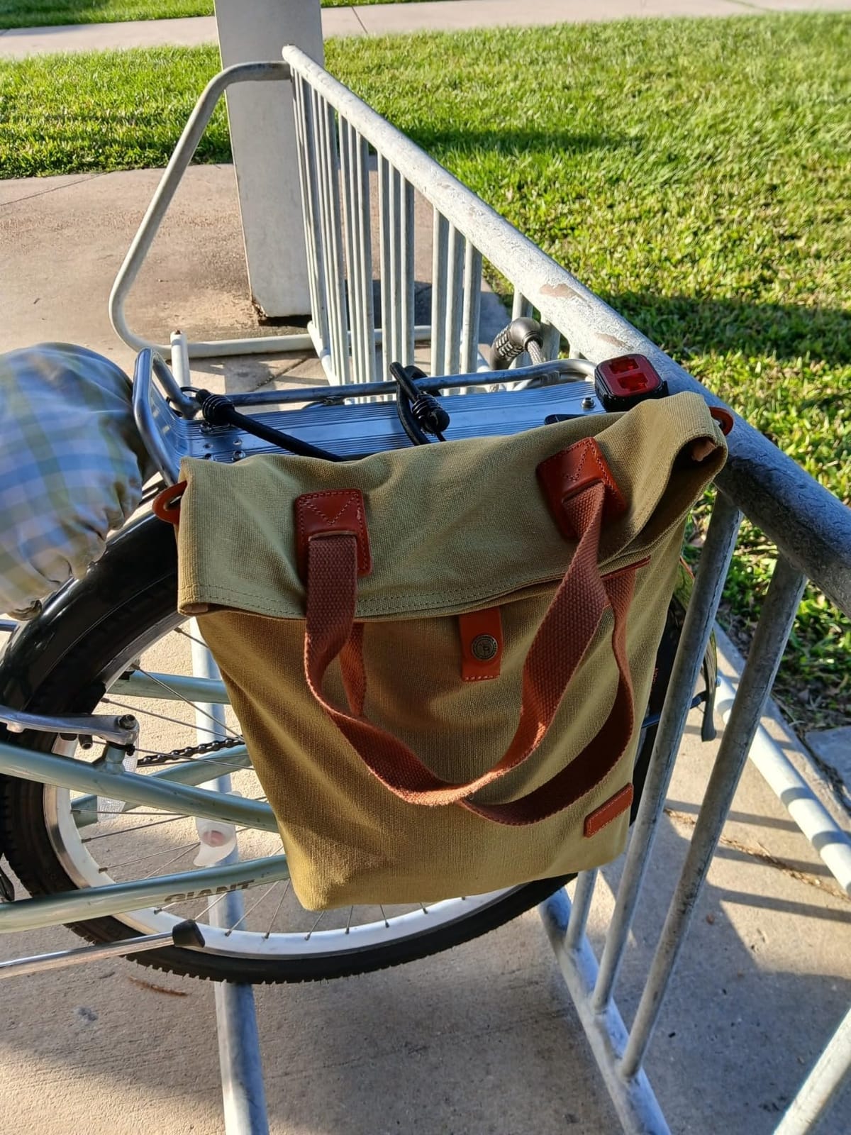 TOURBON Clip-On Quick-Release Bike Panniers Women's Shoulder Tote Bag customer photo 1