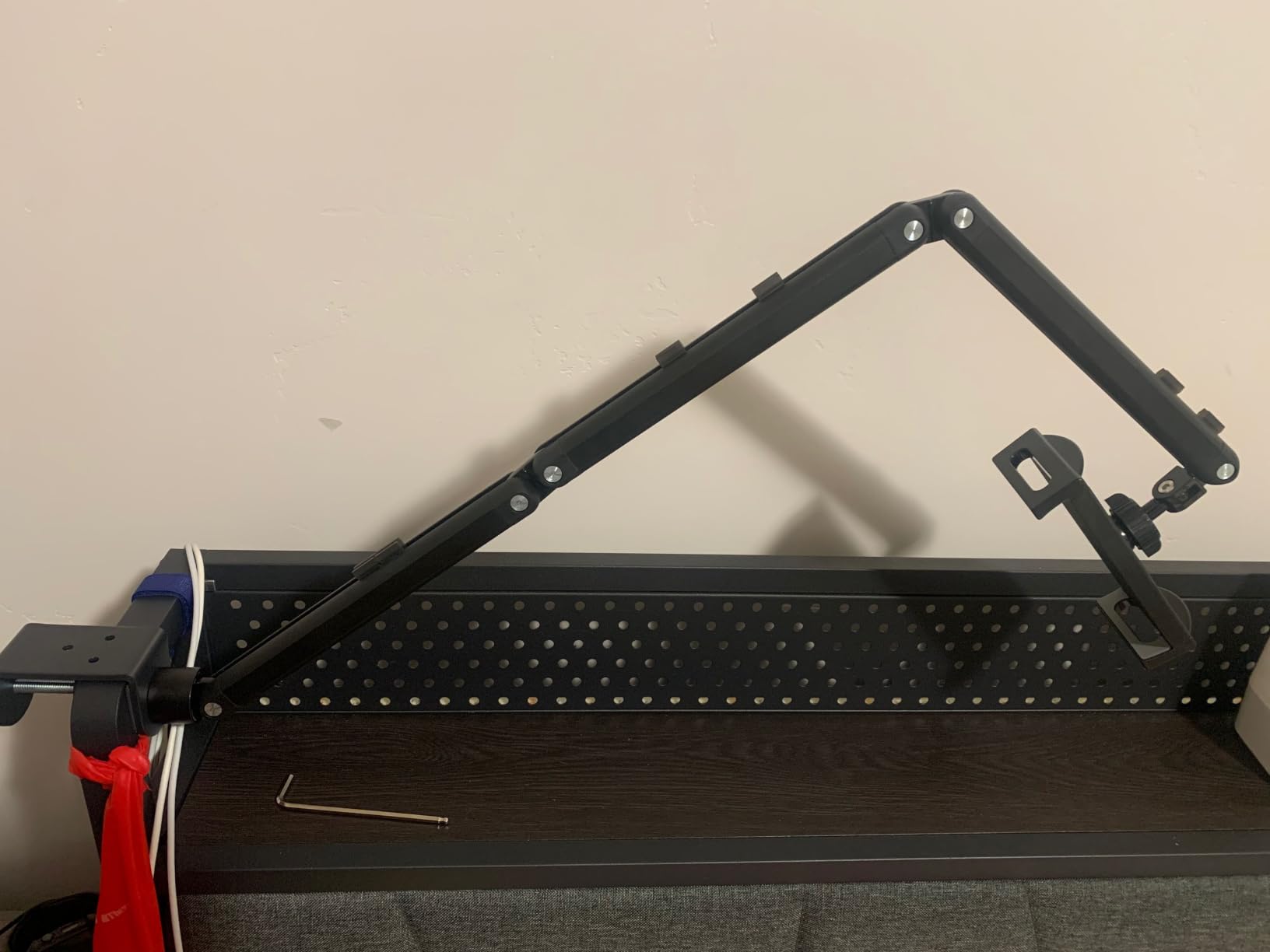 Urmust Tablet Stand for Desk, Adjustable iPad Holder for Bed, 4.7