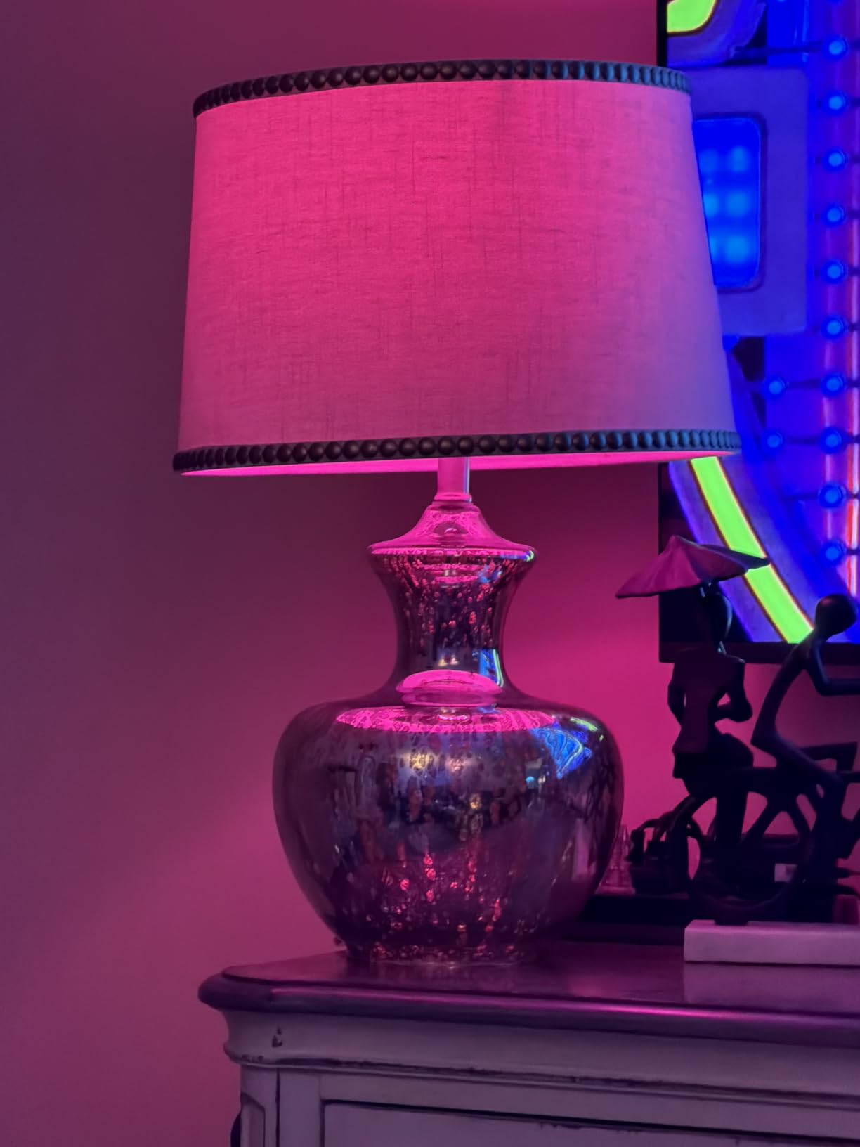 Philips Hue Essential Smart LED A19 Bulb, 4-Pack customer photo 1