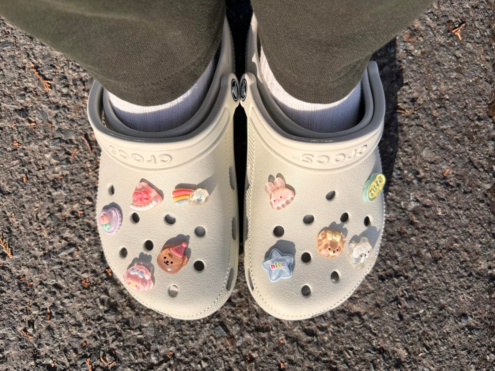 Crocs Unisex-Adult Classic Clog, Clogs for Women and Men customer photo 1