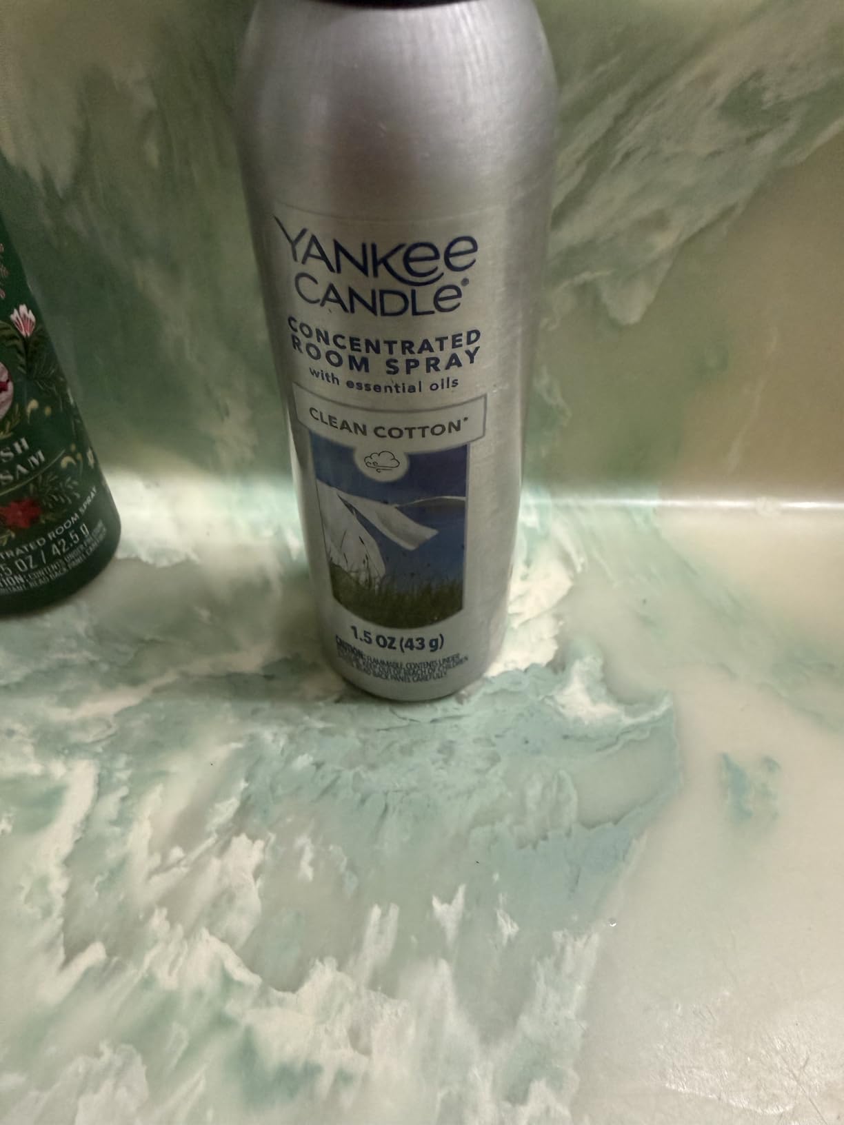 Yankee Candle Room Spray Mystery Box – 4 Pack Assorted Scents – Long Lasting Home & Car Air Freshener, Odor Eliminator, Room Deodorizer, 1.5 oz Each (4 Sprays Total) customer photo 1