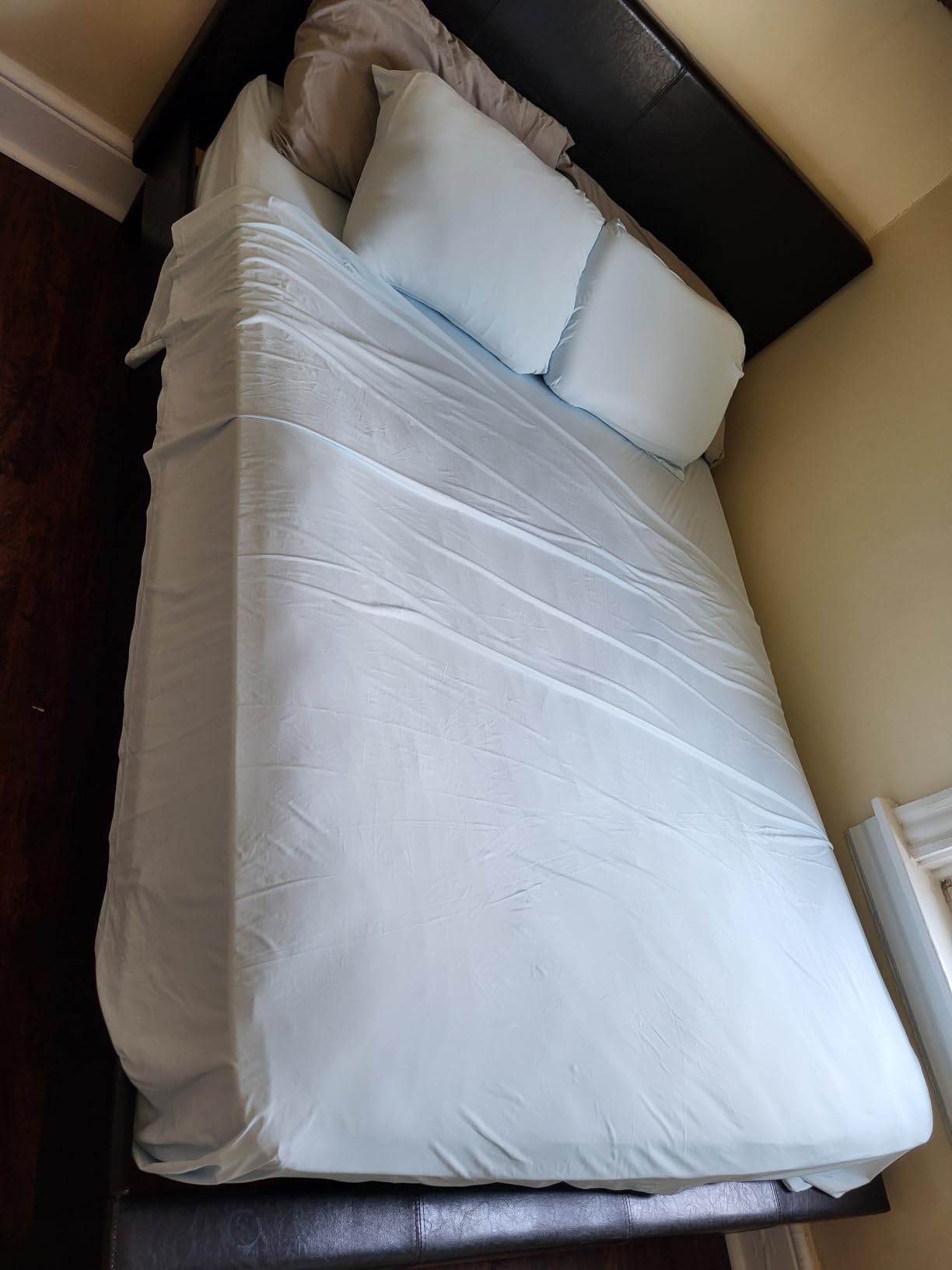 Amazon Basics Cooling Sheets, 4-Piece Bed Sheet Set for Summer, Soft and Breathable for Hot Sleepers, Bedding with 1 Deep Pocket Fitted Sheet, 1 Flat Sheet, and 2 Pillowcases, Queen, Gray customer photo 1
