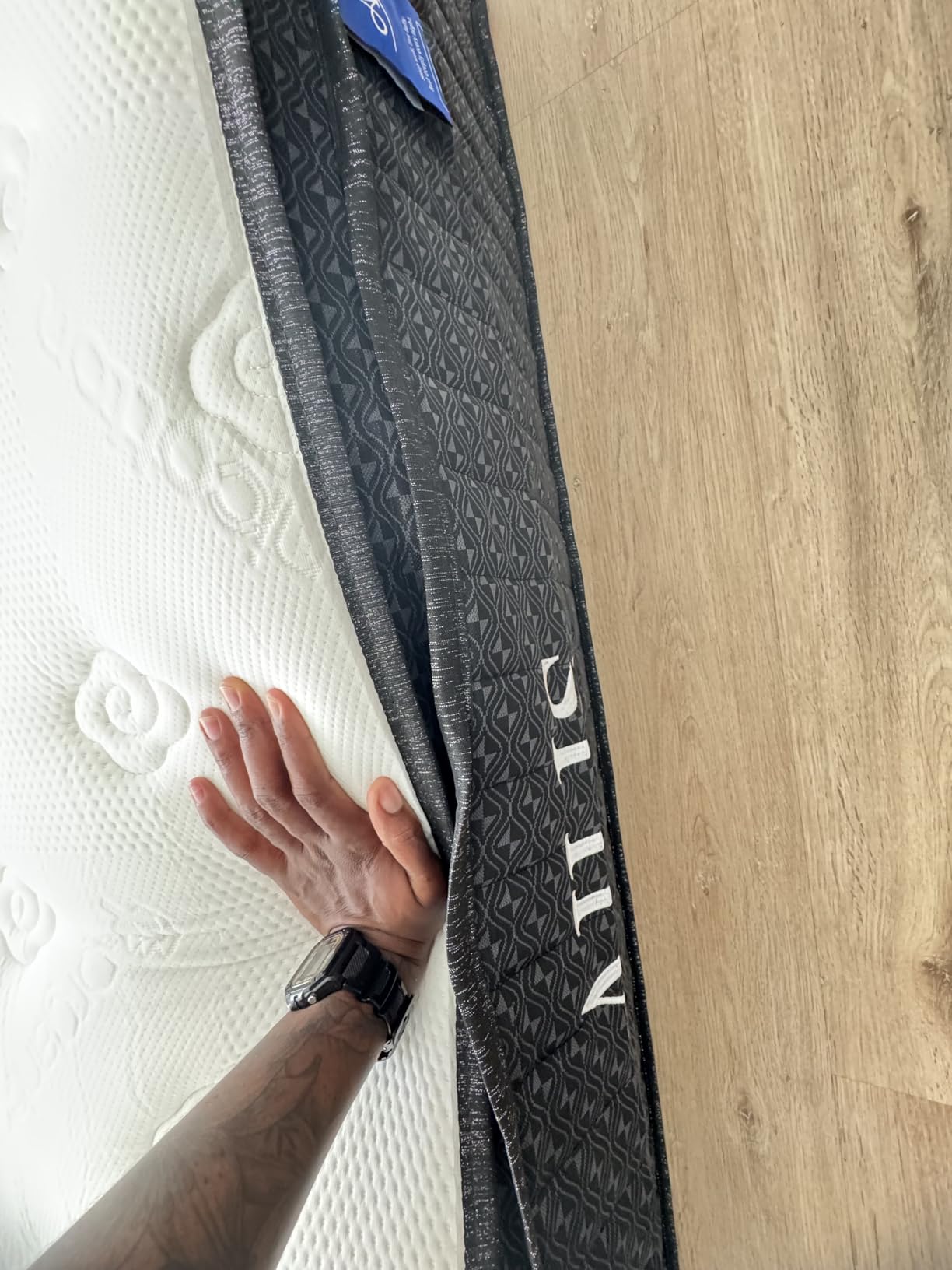 King Mattress,14 Inch king size Mattress in a Box, Medium Firm Hybrid Mattress with Individually Wrapped Pocket Springs for Excellent Motion Isolation & Strong Edge Support, Cooler Breathable Sleep customer photo 2